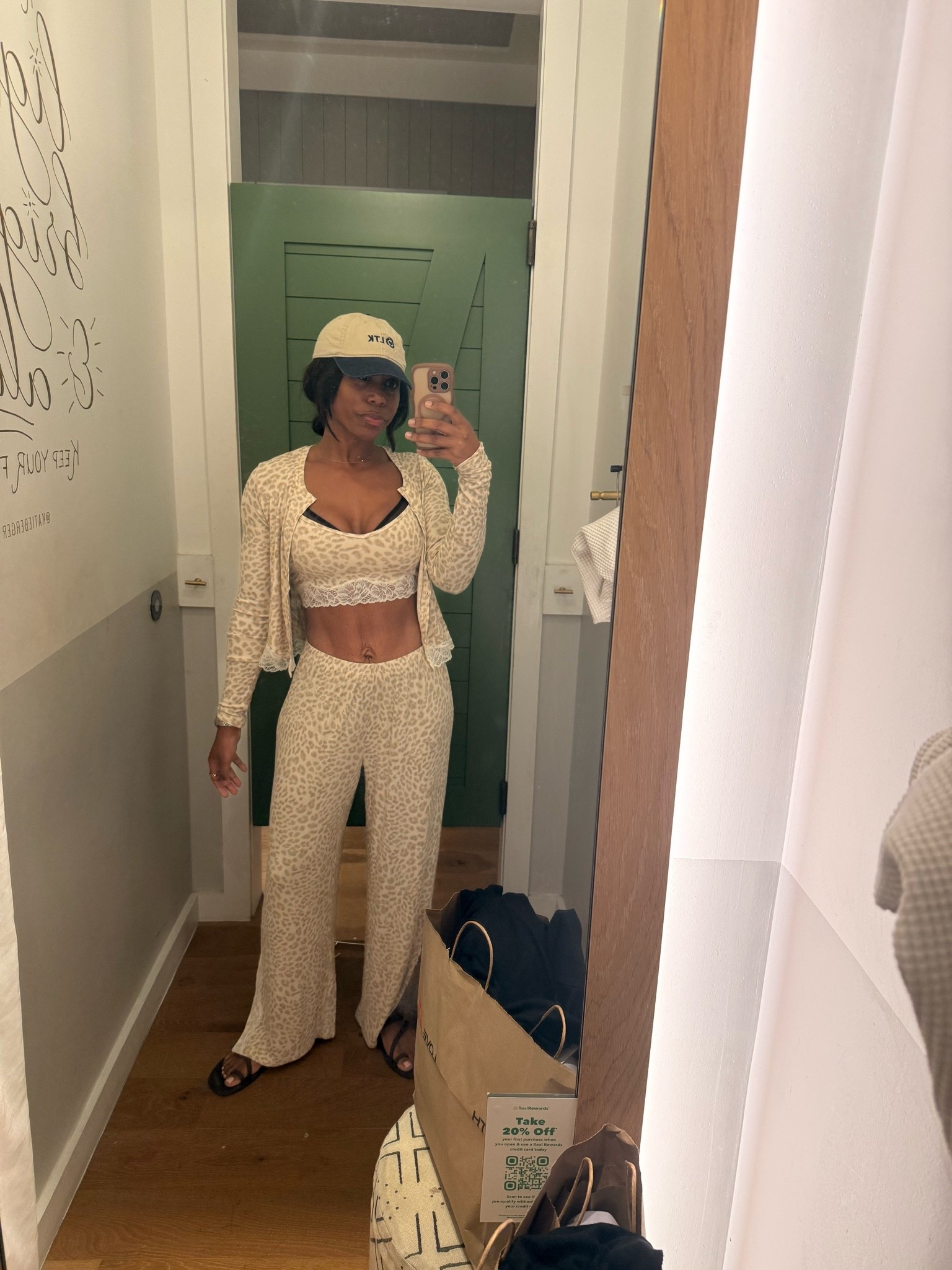 Bought this full set while at the mall earlier!! I’m obsessed with aerie! I can’t go in there and not buy anything!

#LTKdayinmylife #LTKootd