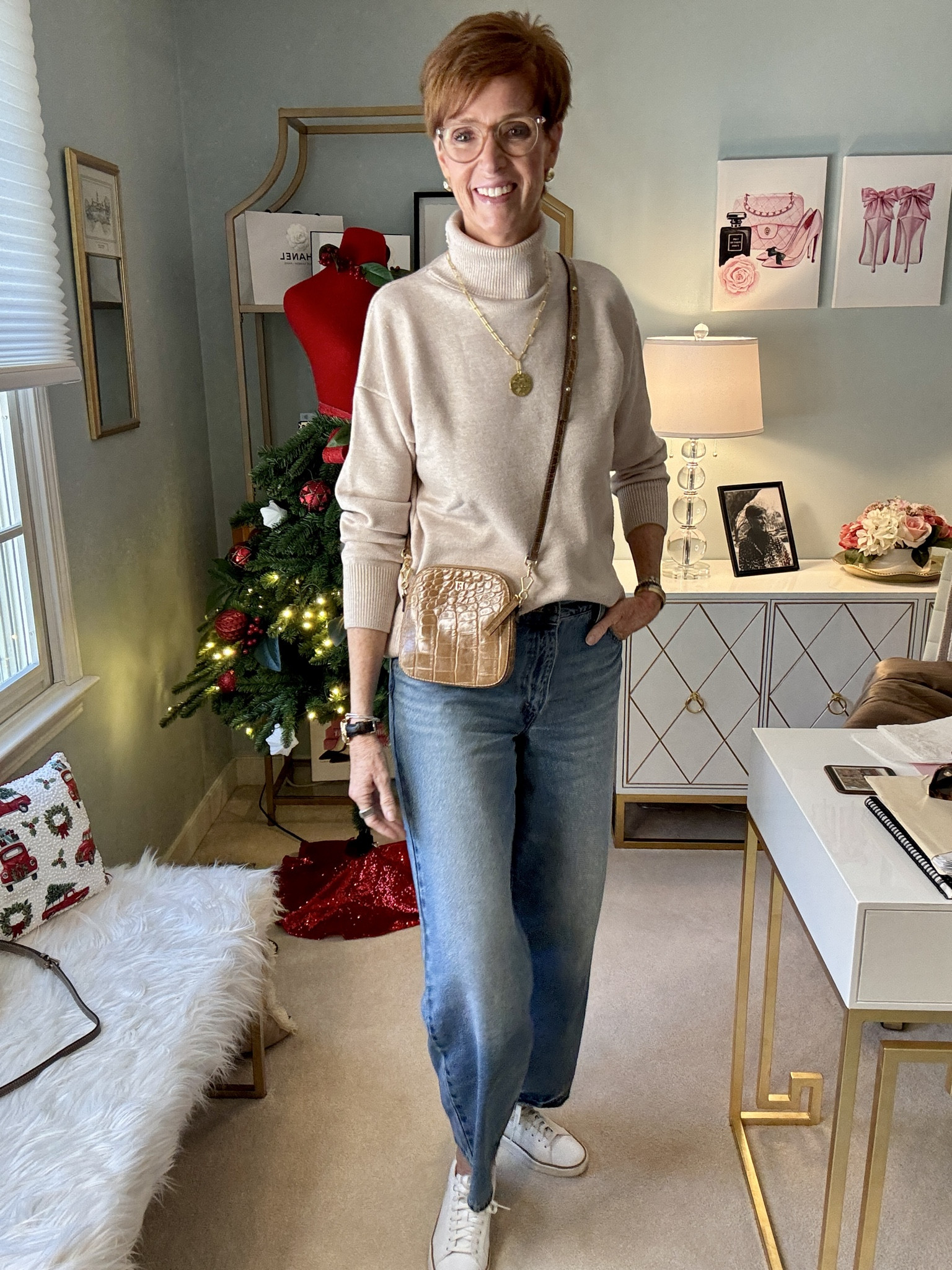 #ad #EricJavits #paidpartner  #sponsored  @ericjavits
Elegant doesn’t have to mean impractical — and that’s exactly why I’ve been reaching for these two Eric Javits bags nonstop this season.

Want the links? Like, Follow & Comment BAGS and I’ll send links right to your DM.

The Alli in Peanut is my everyday go-to: polished, structured, and easy to wear with casual looks. The Livia in Taupe instantly elevates an outfit and feels timeless in the best way. 

Both blend classic design with real-life functionality — which matters so much to me at this stage of life.

If you’re looking for a bag that works hard and looks beautiful doing it, Eric Javits truly delivers.

👉 Shop the Eric Javits Fall/Winter 2025 Collection in my LTK shop
And use my code: Suzanne10’ for 10% off sitewide 
Which one are you choosing — Alli or Livia? 👇
 #EricJavits #ChicAccessories #StyleOver40 #TimelessStyle 
#FallEssentials, #ElegantStyle, #FallFashion, #FashionStatement, #TimelessElegance,  

#LTKOver40 #LTKootd #LTKTall