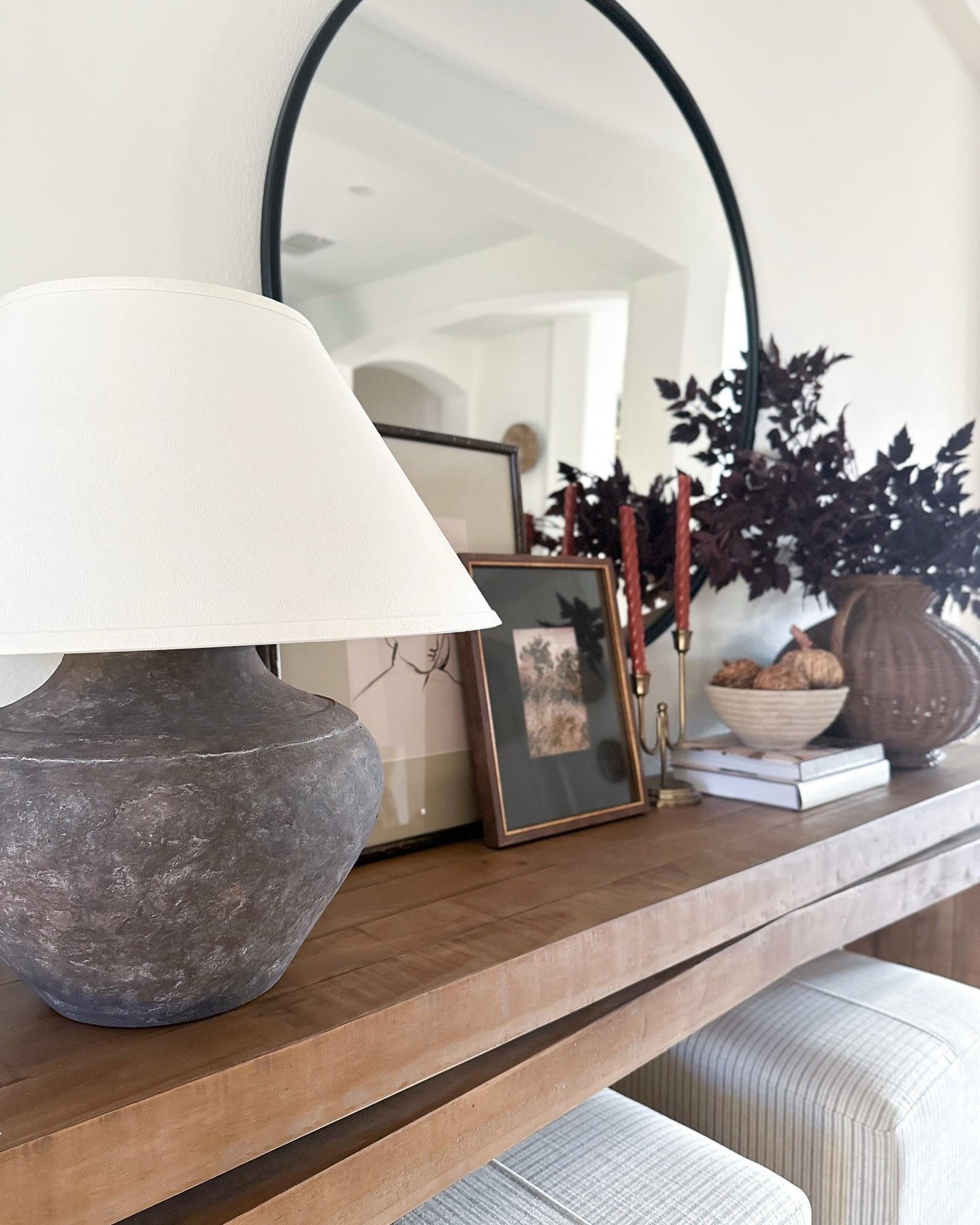 Still swooning over this lamp from @lightopia_ ! 🙌🏻 It adds the right amount of charm to this space. This is one of those pieces that is here to stay and is not going anywhere! Lightopia offers such a variety of lighting and my bedroom lamps are from this company too! Have you checked them out? 😍
.
.
.
#mylightopia #budgetfriendlydecor #affordablehomedecor  #stylewithme #dailyreels #reelsinstagram #homeinspo #reelitfeelit #interiorinspiration #designonadime #designonabudget #budgetfriendly #homedecor #boujieonabudget #makehomeyours #smmakelifebeautiful
#howedwell #howyouhome #myneutralhome #dailydecordose #ａｅｓｔｈｅｔｉｃ