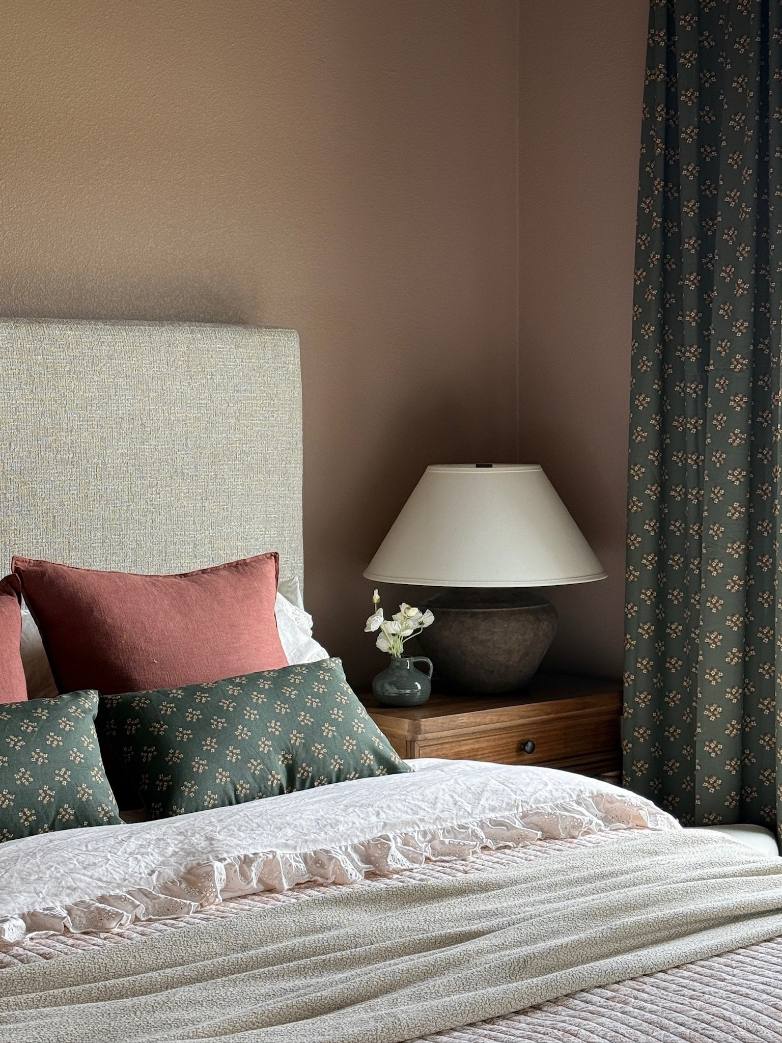 Guest room bedding inspo

guest room, floral bedding, cottage core bedding, bedding inspo

#LTKSeasonal #LTKHome