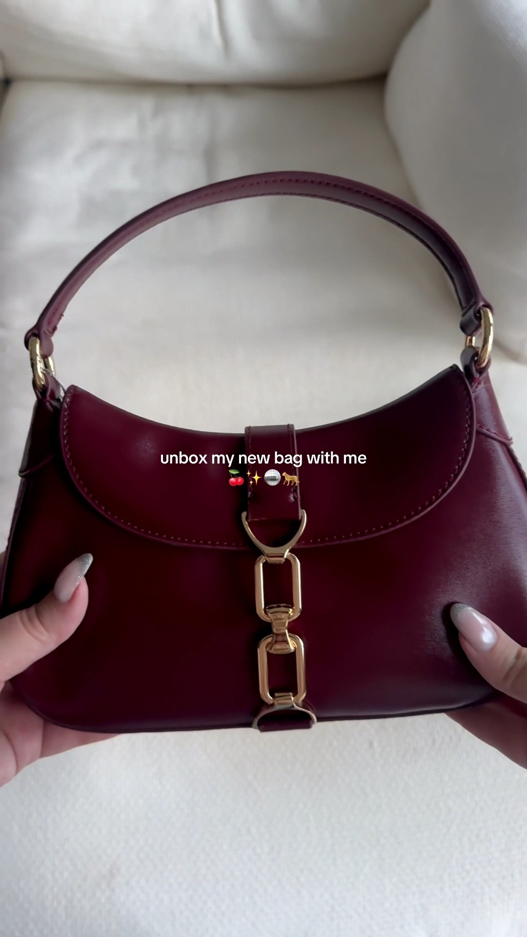 unbox my new Charles & Keith burgundy hand bag with me 🍒

#LTKcanada #LTKbag #LTKgiftguide