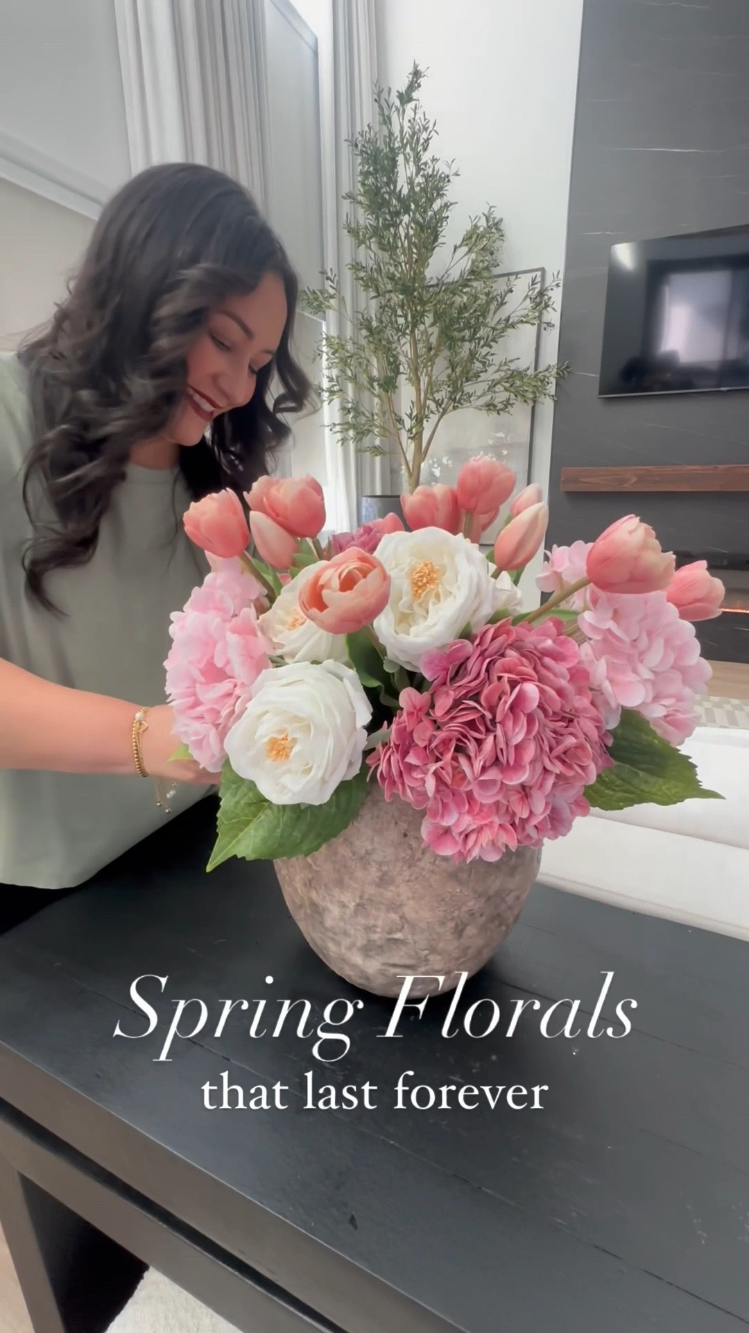 This faux flower bouquet makes the perfect spring decor ❤️


Beautiful faux tulips
Pink flowers
Spring bouquet
Flower arrangement
Spring decor
Decor tips
Style tip
Living room decor
Bedroom decor

#LTKHome
