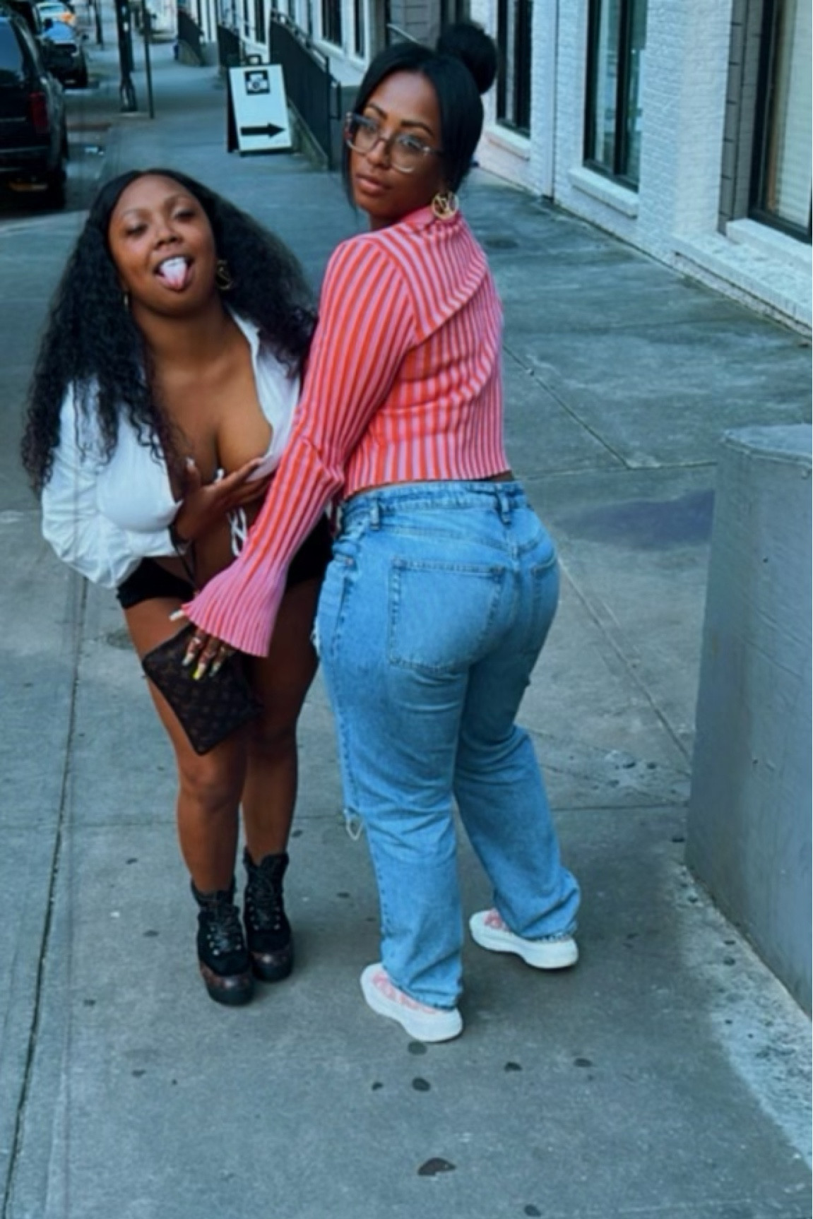 Jeans for curvy girls 