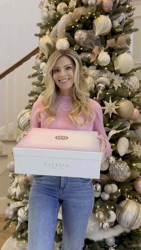 Unbox with me 🎄💕
🎁
@cecelianewyork
🎁
The Honey boot is a combat boot style that has a chunky, lug sole and a removable flower!! 🌸 they also lace up and have a side zipper to ensure the perfect fit! 
I think the "alabaster" color is the perfect winter white and can easily be worn into spring 🤍


#LTKHoliday #LTKGiftGuide #LTKshoecrush