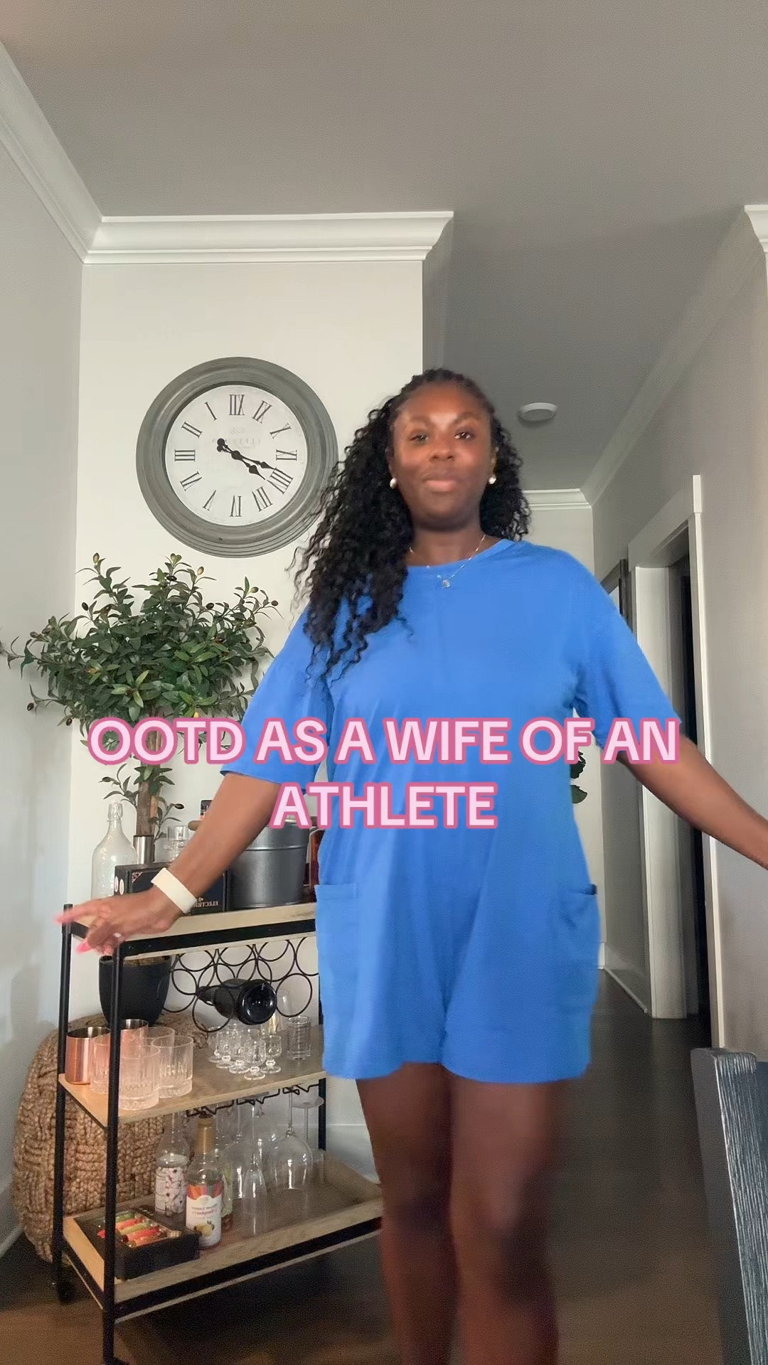 The most comfortable outfit to go watch your husband run up and down the court at your local rec

#LTKmomlife #LTKActive #LTKMidsize