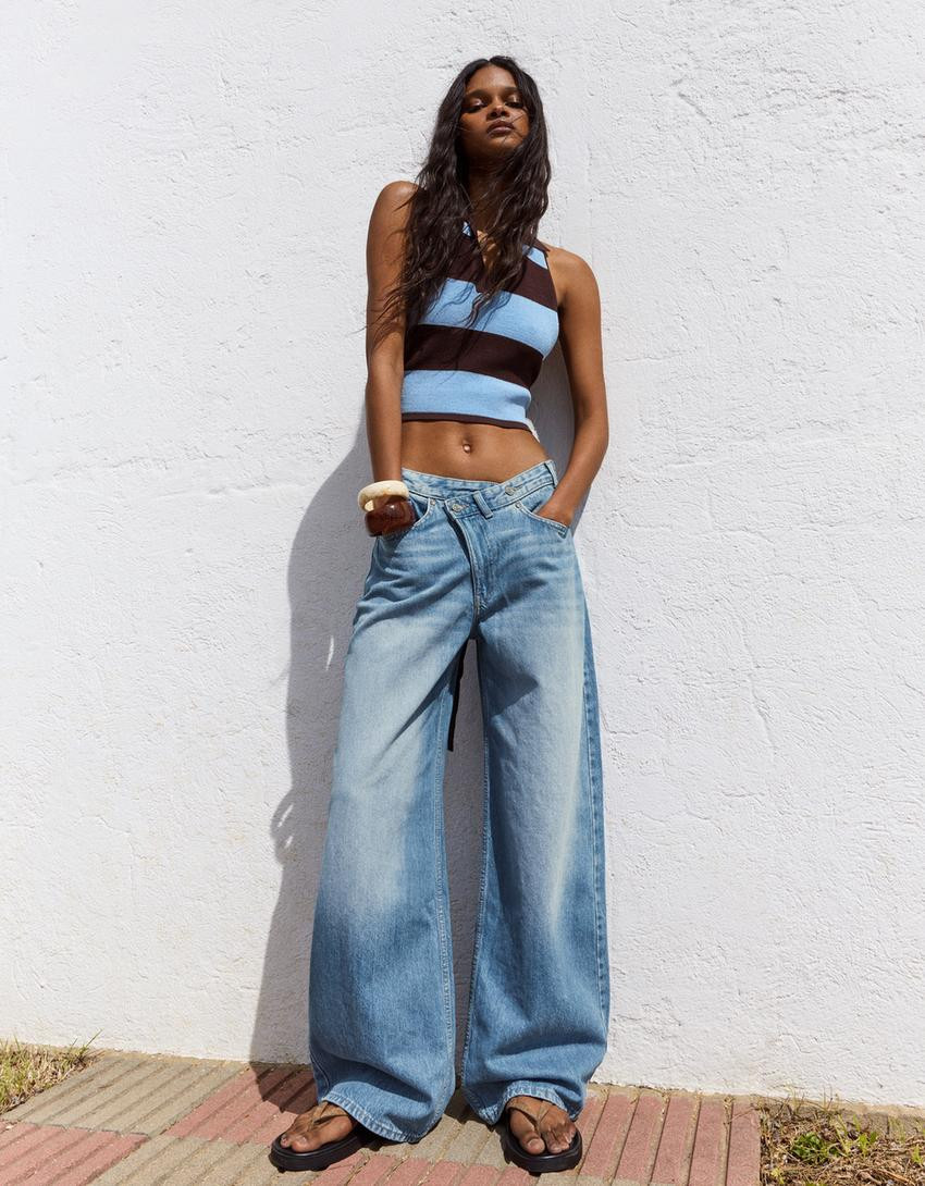 Jeans mit weitem Bein und \u00fcberkreuztem hohem Bund - Damen | Bershka DE