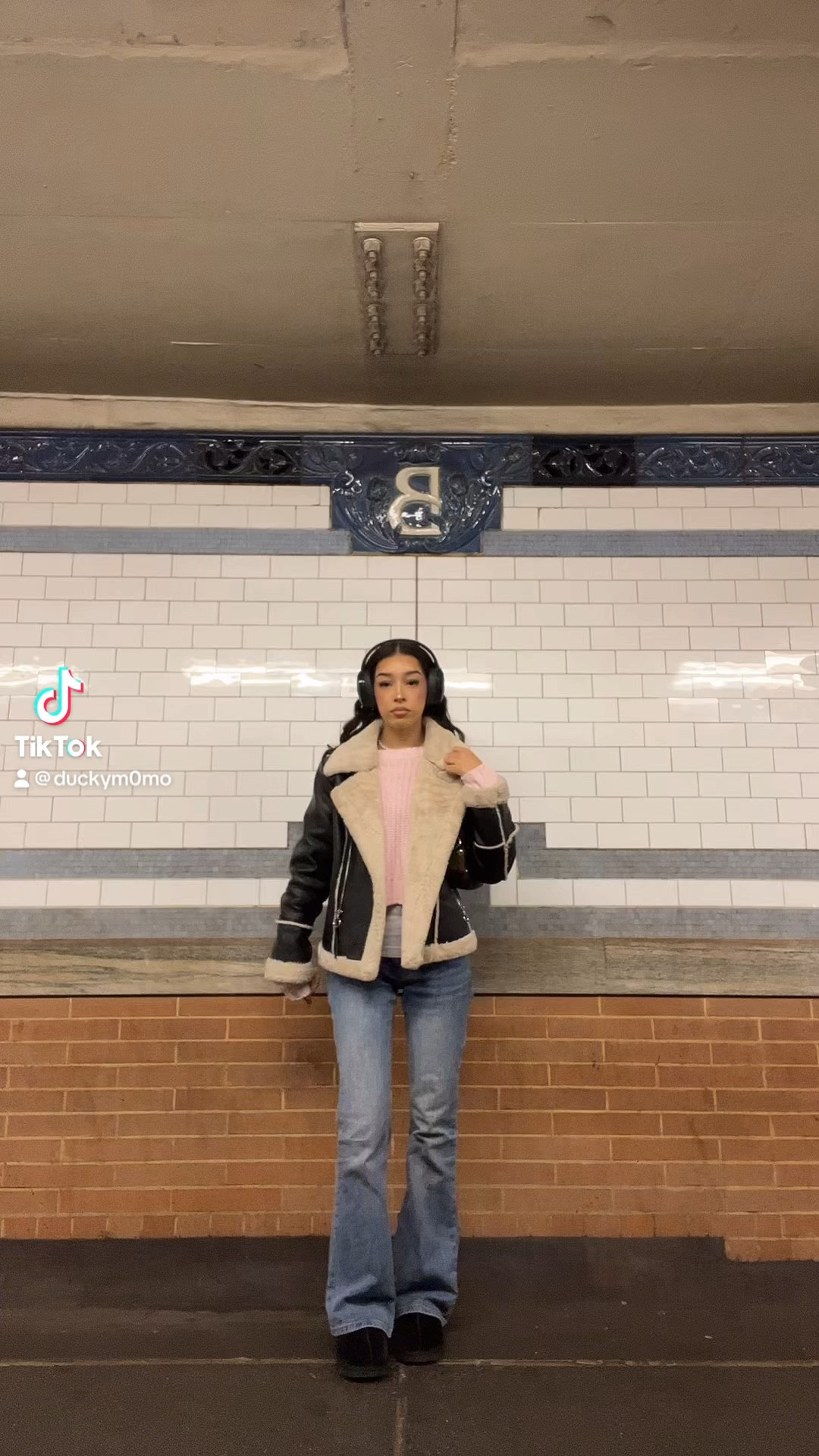 incooperating pink into my winter fits>>