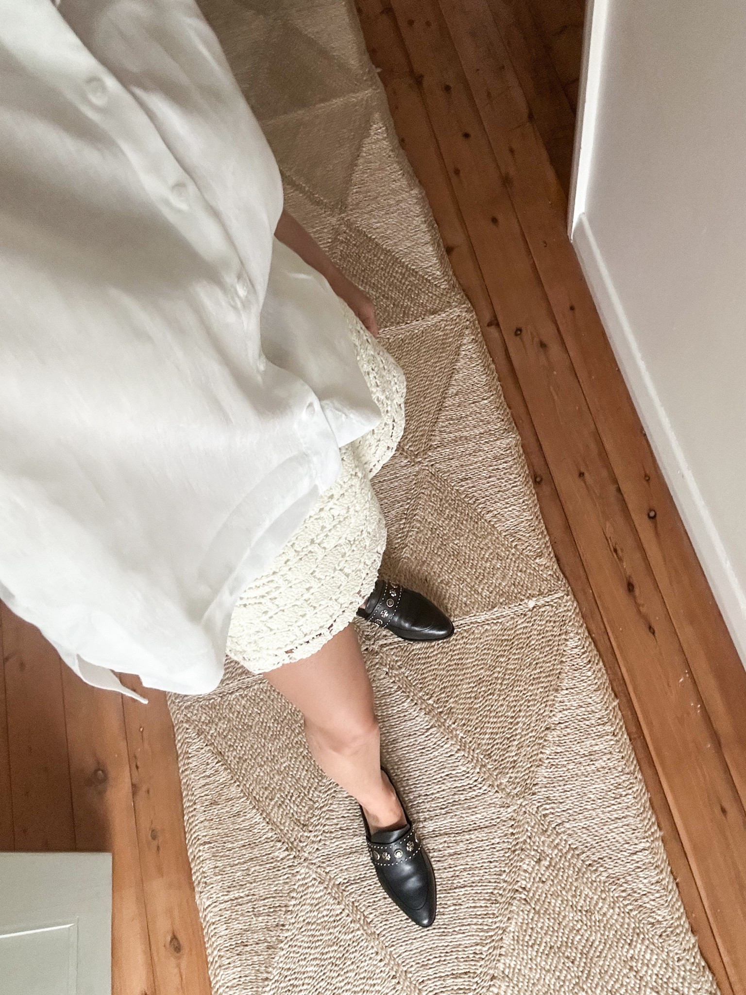 A button-up short-sleeve linen shirt styled with the cutest crocheted shorts, finished with my new leather slides featuring beautiful gold detailing.
(Shorts wearing 8. Could go 6, shoes true to size and top wearing a 4) 