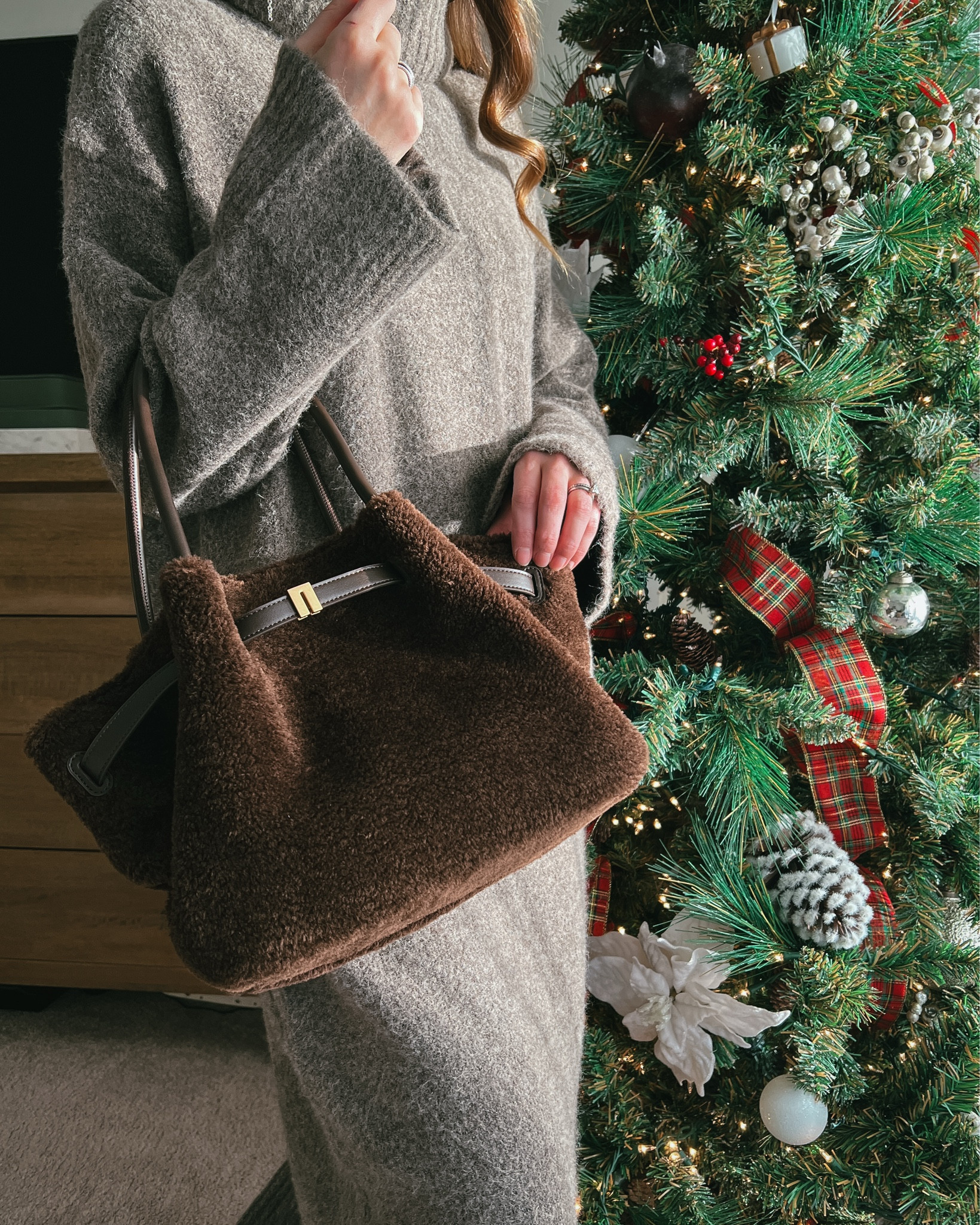 Unboxed: my new favorite winter tote 🎁 This mocha brown cozy faux-fur bag elevates every cold-weather outfit — soft texture, gold hardware, and roomy enough for all my essentials! How would you style it?  Comment below! 

#WinterStyle #ToteBag #JWPEI #OOTD #WardrobeEssentials #FashionReel #FauxFurBag #WinterReels #BagUnboxing #OutfitInspo #LuxuryLook #FallFashion #WinterWardrobe #EverydayStyle 

#LTKSeasonal #LTKHoliday #LTKGiftGuide