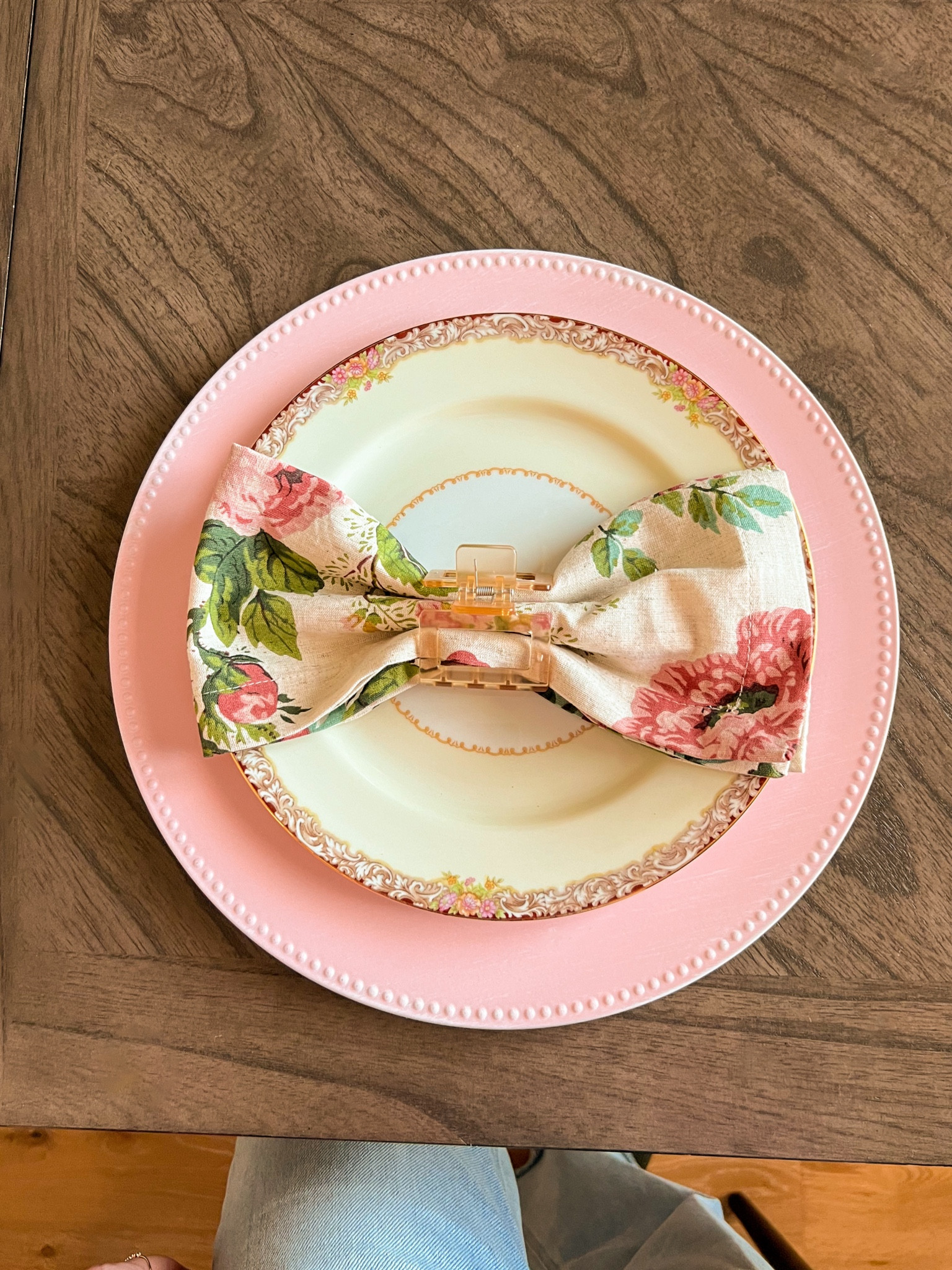 Playing around with some tabletop decor to refresh my dining room! Don’t mind the hair clip holding my napkin in place haha 

Dining room, entertaining, hosting, Easter brunch, mother’s day 

#LTKhome #LTKstyletip #LTKfindsunder100