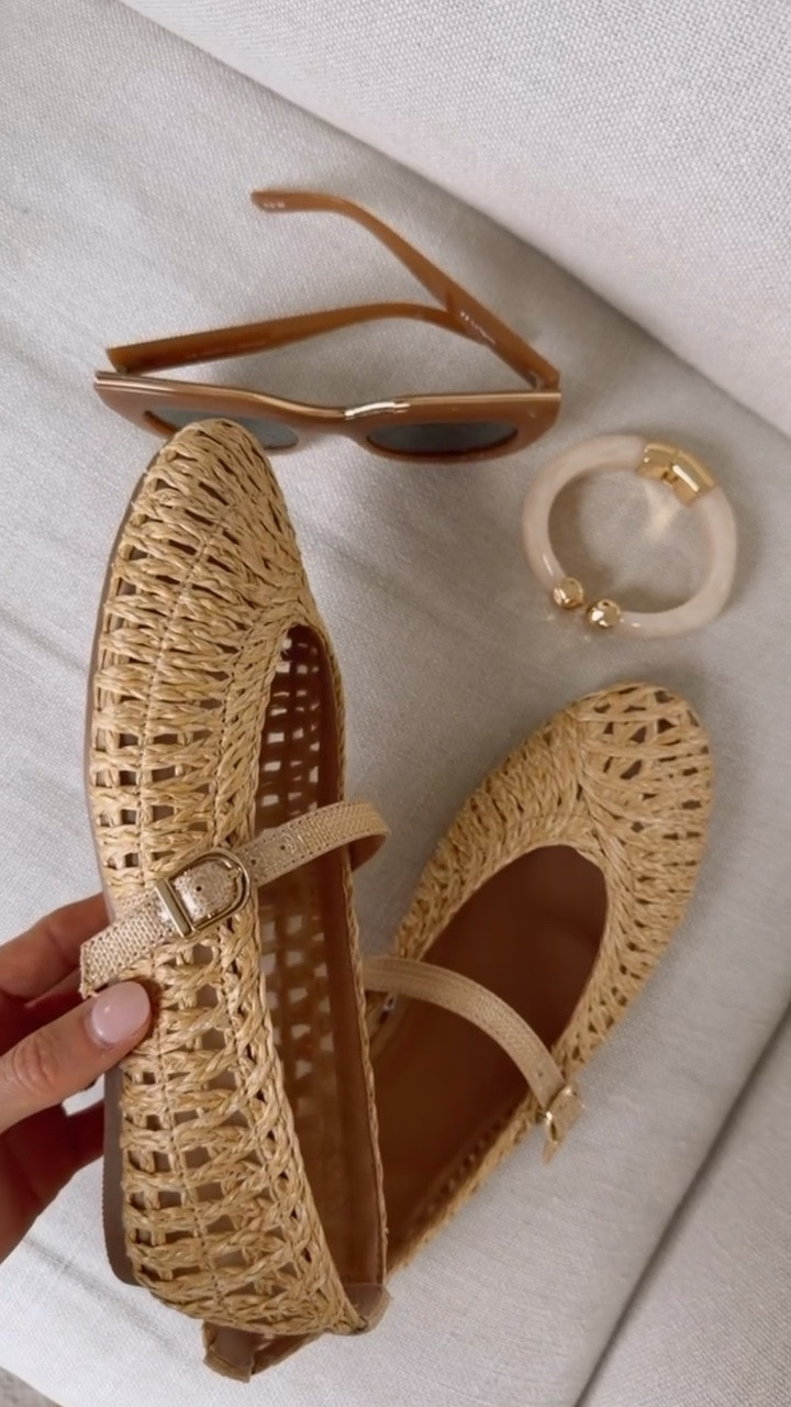 In love with these raffia ballet flats for spring! The perfect everyday shoe that is great for work or play, & they are super affordable!

Loverly Grey, ballet flats, spring shoes, workwear, spring finds, Target 

#LTKSeasonal