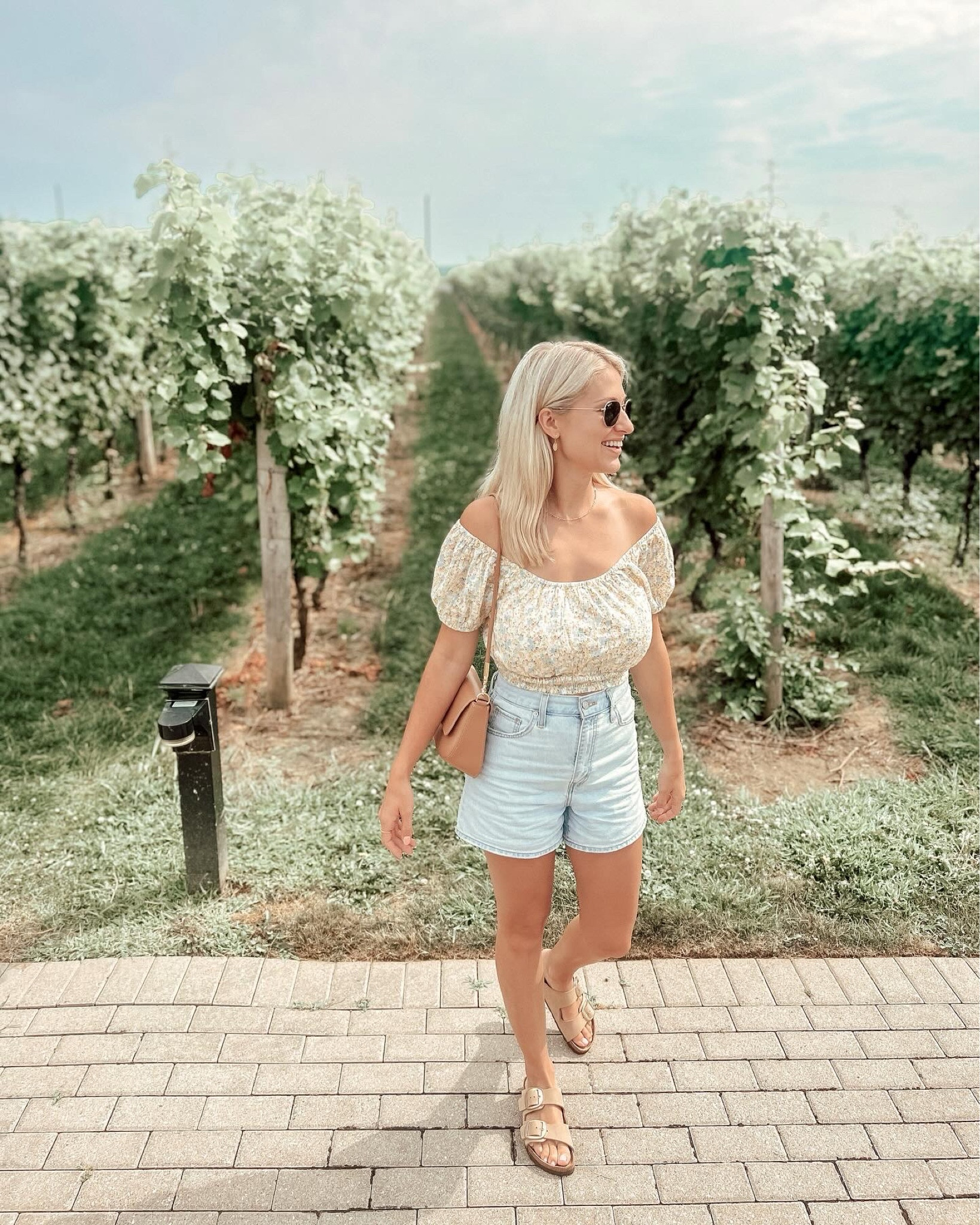 Winery outfit:
Levi’s high waisted shorts (26)
Birkenstock big buckle sandals