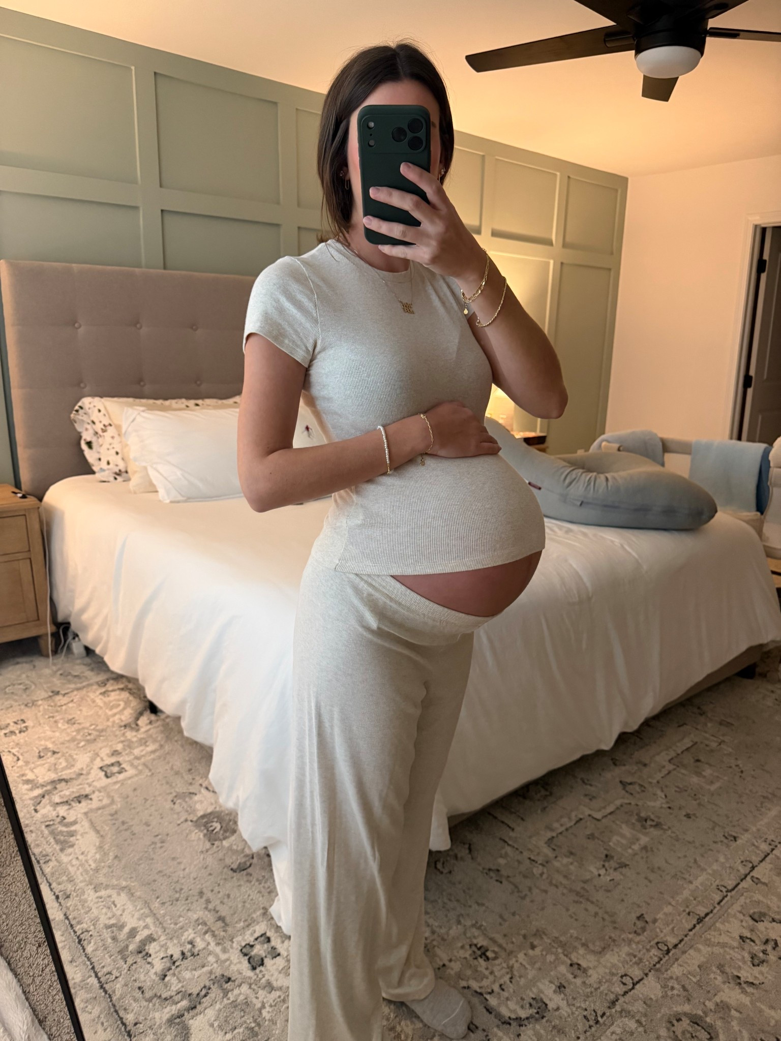 Ootd☁️☁️☁️

Top& bottoms: small, heather cream/birch 


#LTKgrwm #LTKootd #LTKBump