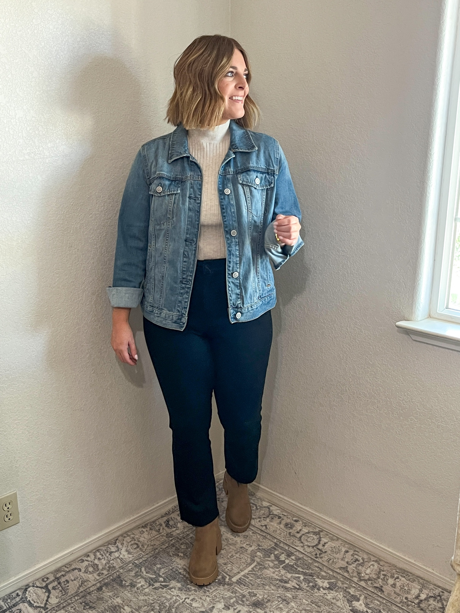 Fall Outfit// 30% off top & boots 

top tts (wearing L)

#LTKmidsize #LTKsalealert #LTKfindsunder50