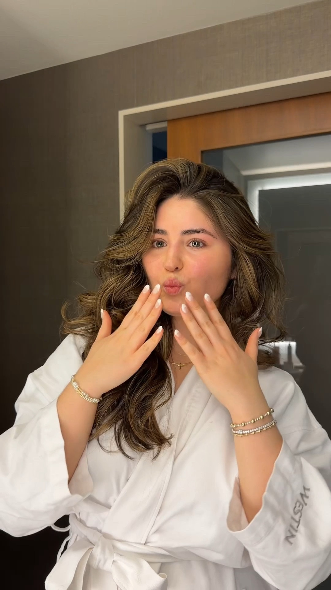 Last blowout of 2026 🙂‍↔️

Blowout tutorial, blowout routine, hair volume, hair essentials, hair care routine, blowout on layered hair, t3 micro aire 360, color wow, kerastase, living proof, Gisou, hair perfume, her oil, hair volume foam, hair volume spray, root spray, texture spray, heat protectant 

#LTKBeauty #LTKgrwm