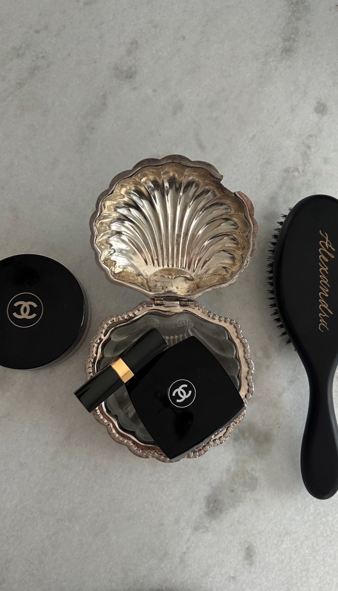 Chanel and vintage clam shell 

#LTKGiftGuide