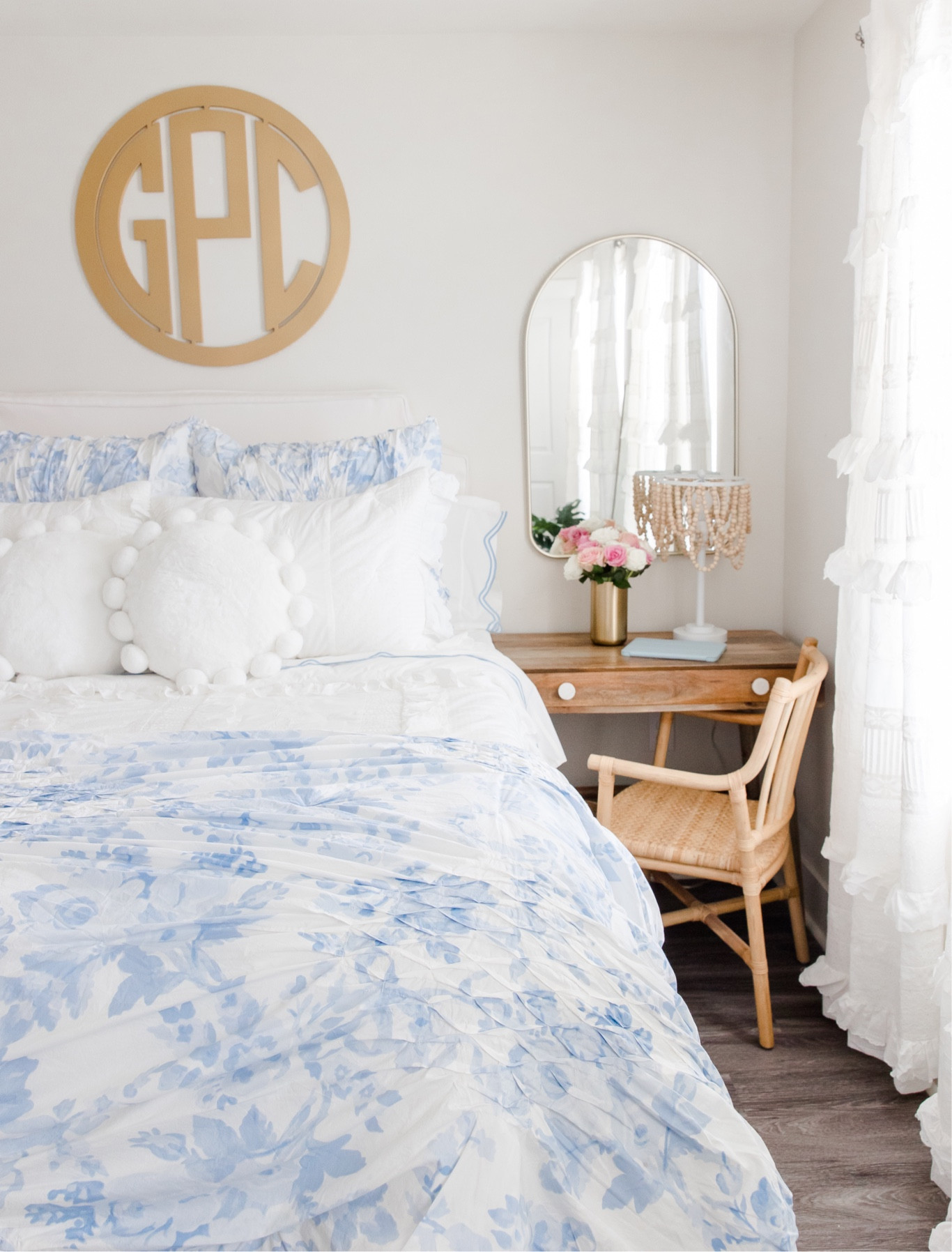 For those dorm and college apartment shopping early, here's a quick list of things I recommend including a lot of "no nails" products for walls. Don't forget rugs... college floors can be gross so opt for a 5x7 for a traditional dorm or an 8x10 if you have a full bed! 

#dormlife #dormstyle #dormroom #collegestyle

#LTKhome