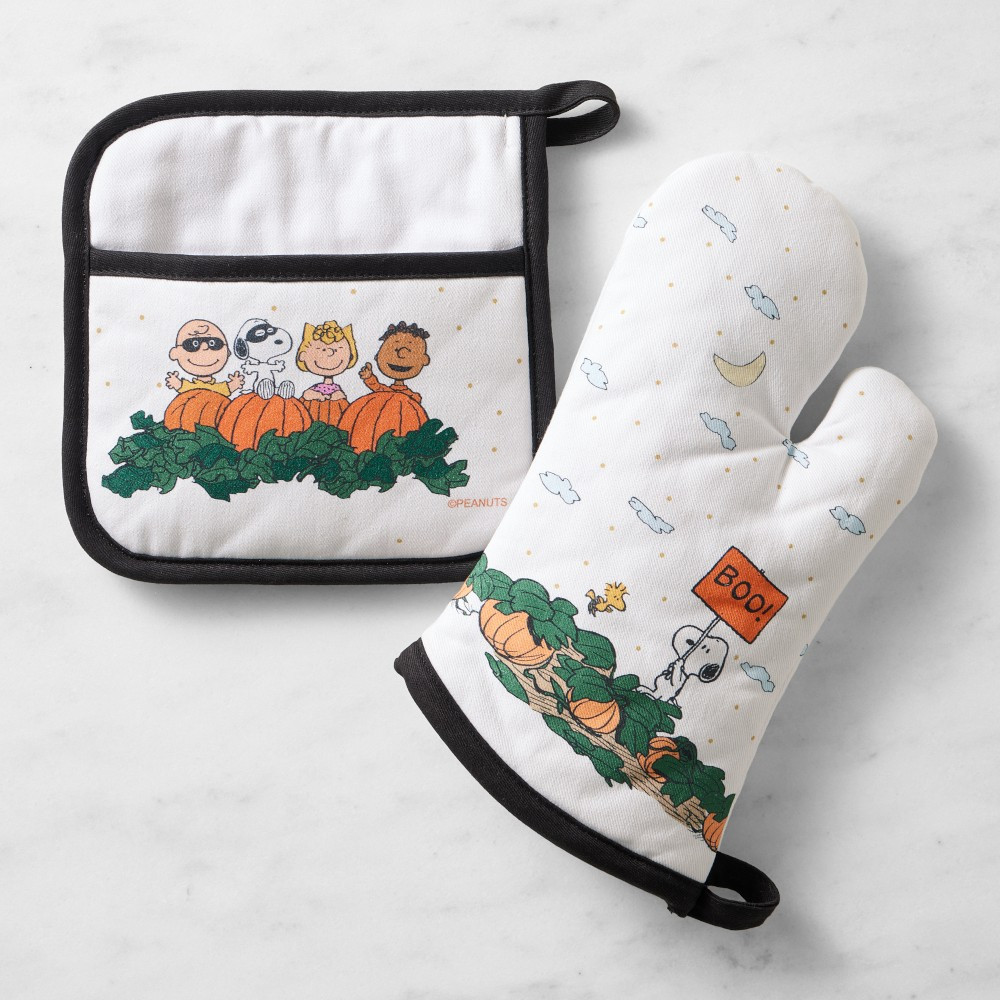 PEANUTS™ x Williams Sonoma Halloween Great Pumpkin Oven Mitt &amp; Potholder Set | Williams-Sonoma
