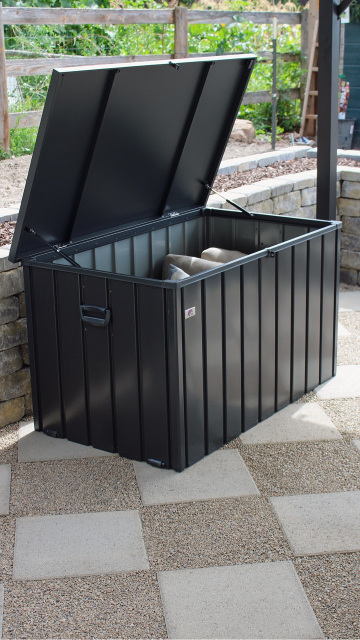 I’m all about pieces that are both beautiful and functional 🤍 This @purpleleafgarden outdoor storage box blends perfectly with our patio setup — and keeps everything tucked away. #gifted 

🤎Use PAIGE050 for 5% off before 12/13 ✨
Linked on my Amazon Storefront!

#purpleleaf #storagebox #patiodecor #backyardstyle #outdoorliving #homedecor #homeinspo
