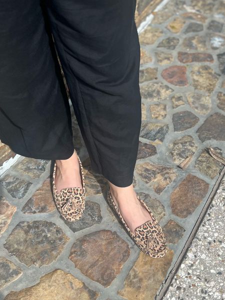 Comfy and cute leopard moccasins! 


Jack Rodgers , leopard shoes , fall shoes 

#LTKstyletip #LTKshoecrush