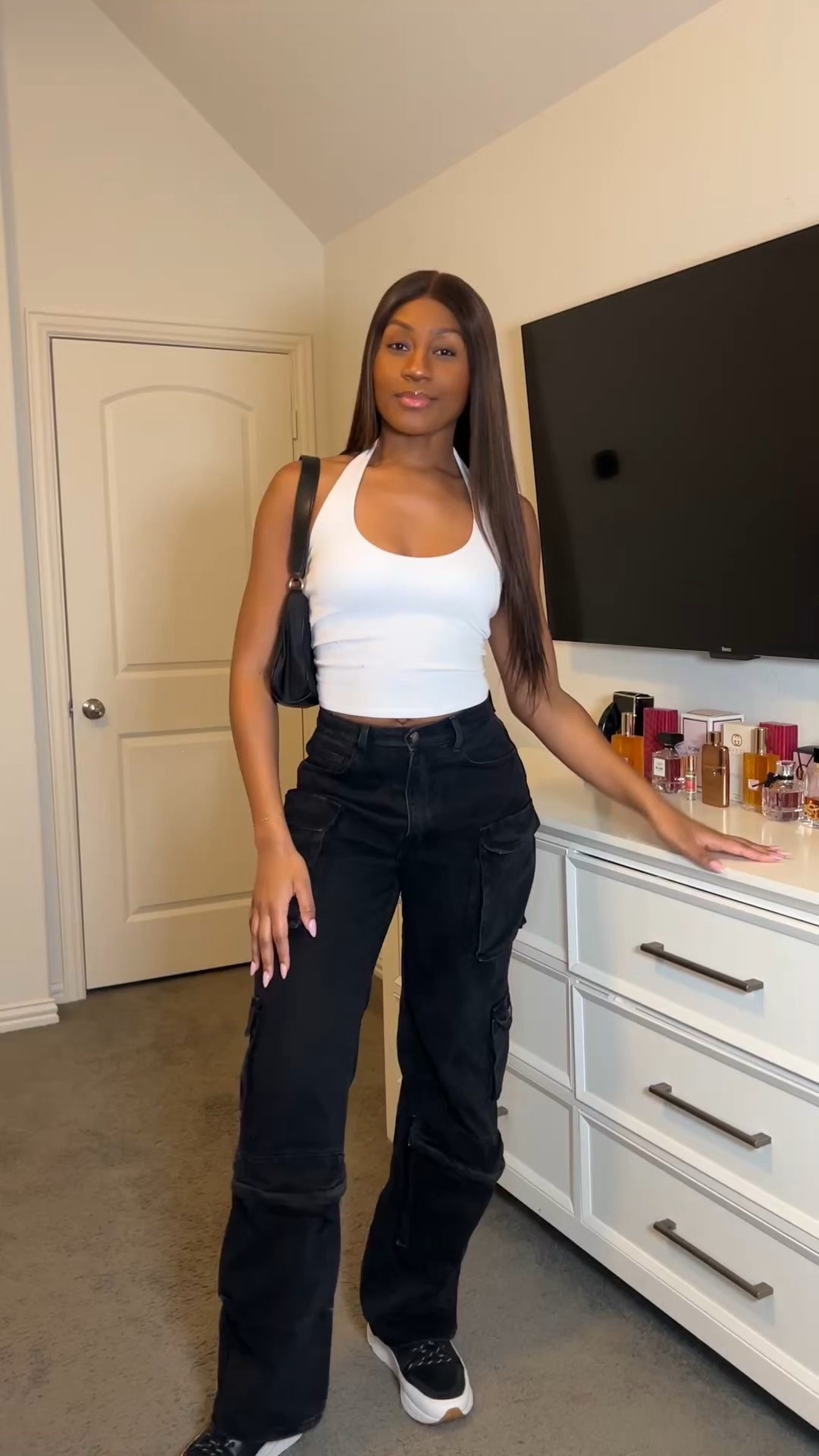 sometimes casual fits☁️🖤 as far as the movie though … no words 🫠😭

top: @Zara 
jeans: @prettylittlething 
sneakers: @allsaints
jacket: @prettylittlething
bag: @Guess 

.

#streetwearinspo #movieoutfit #casualfits #cargojeans #talljeans

#LTKstorytime #LTKTall #LTKootd