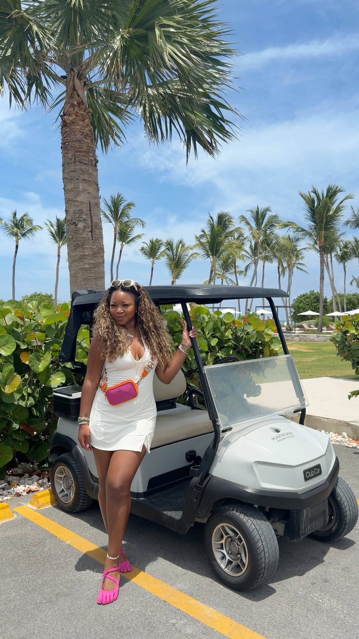 Loved this dress for golf!! Layered with shorts with pockets under!! 5’9 200 lbs wearing a large. Perfect fit. Can’t link shoes but they’re vibrams! And the bag is old from Colombia the brand is parchita 