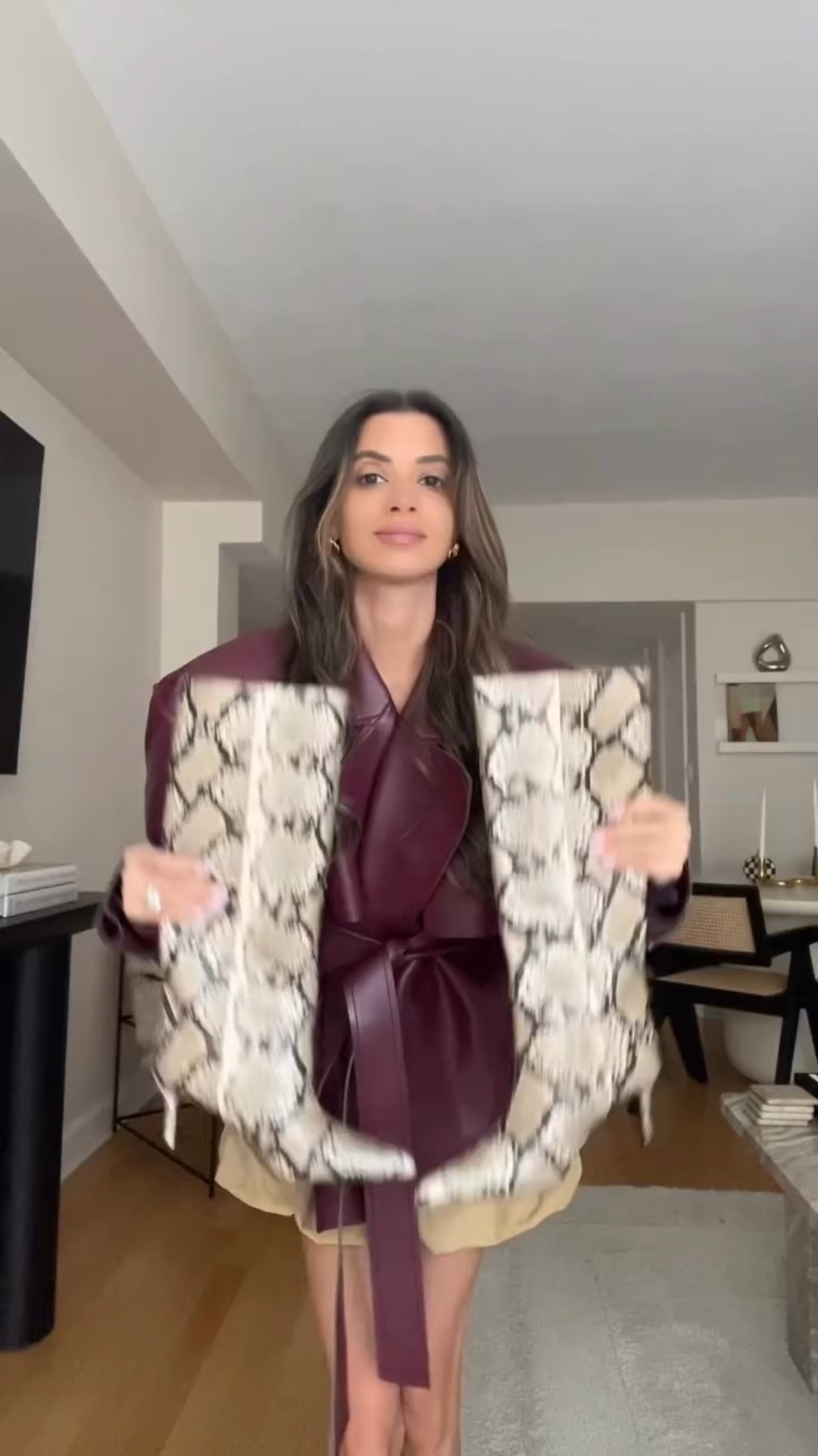 Are you ready boots🐍👢

#fallboots #thesebootsweremadeforwalking #snakeboots #snakeprint #pythonprint #fallstyling