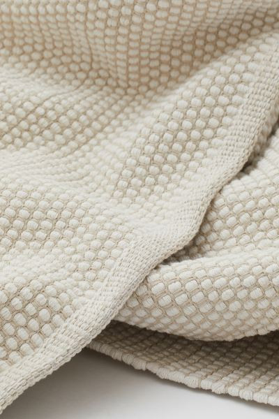Textured cotton rug | H&M (UK, MY, IN, SG, PH, TW, HK)
