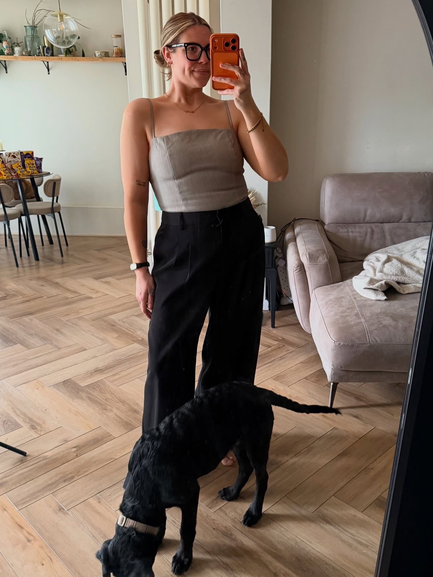 Sassy & badassy 😜

The most beautiful trousers gifted from @frenchconnection 
Bodysuit is @misspap  via @boohoo so use my code HOLLYCI for some savings 

#midsizeoutfits #strongwomen #outfitideas #smartcasualstyle #size16fashion