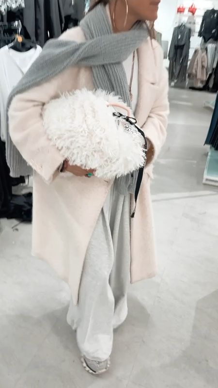 'STYLE 6' // linked our looks and similar pieces below. Lovely Friday besties 🎀🎀 #LTKGift 
.
Pillow bag @prettypiecesbysiss 
.
Boohoo, white coat, teddy bag, fluffy clutch, prettylittlething, grey scarf, pillowbag, bag, winterstyles 

#LTKSeasonal #LTKVideo #LTKGiftGuide