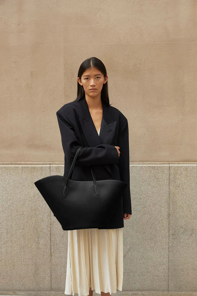 Tulip Shoulder Bag Large Black | LITTLE LIFFNER