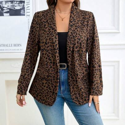 Blazer de gran talla para mujer con cuello vuelto y detalle de solapa con estampado de leopardo | SHEIN