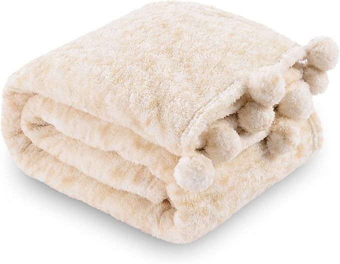 Amazon.com: SOCHOW Sherpa Throw Blanket with Pom Pom Fringe, All Seasons Lightweight Fluffy Fuzzy... | Amazon (US)