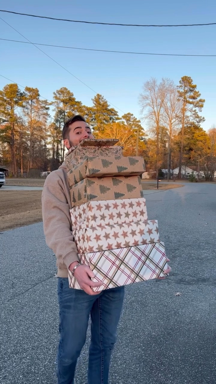 Vlogmas day 6, winter style, holiday style, ootd, Christmas decor 🎄

#LTKSeasonal #LTKWatchNow #LTKHoliday