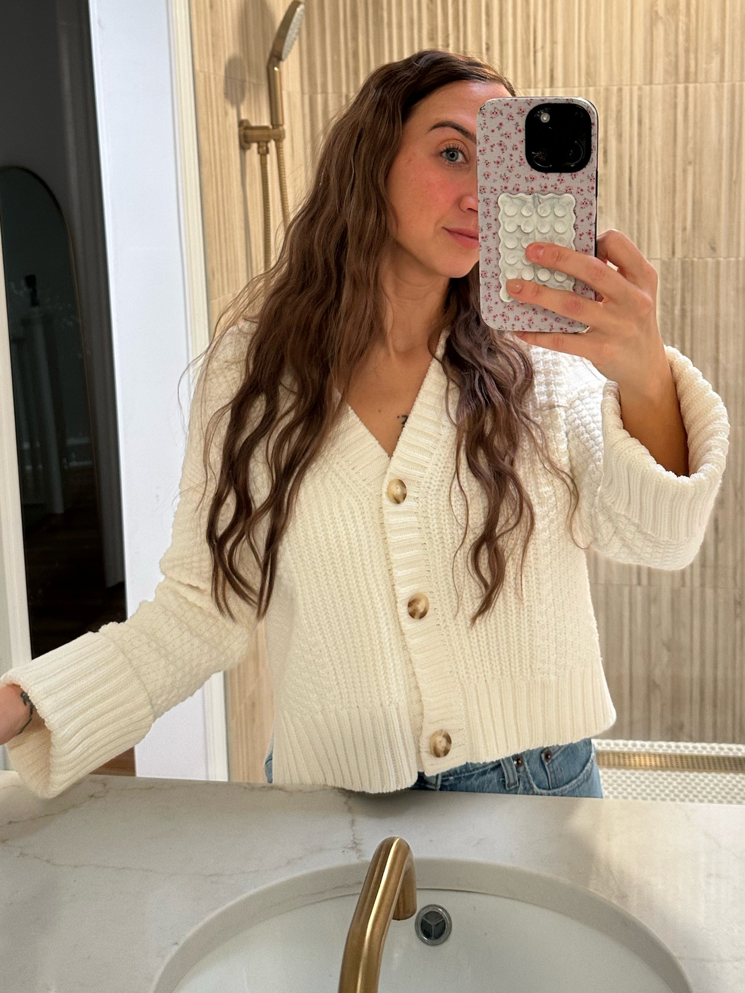 This sweater is perfection 😍😍💕

#LTKFindsUnder100 #LTKBeauty #LTKSeasonal