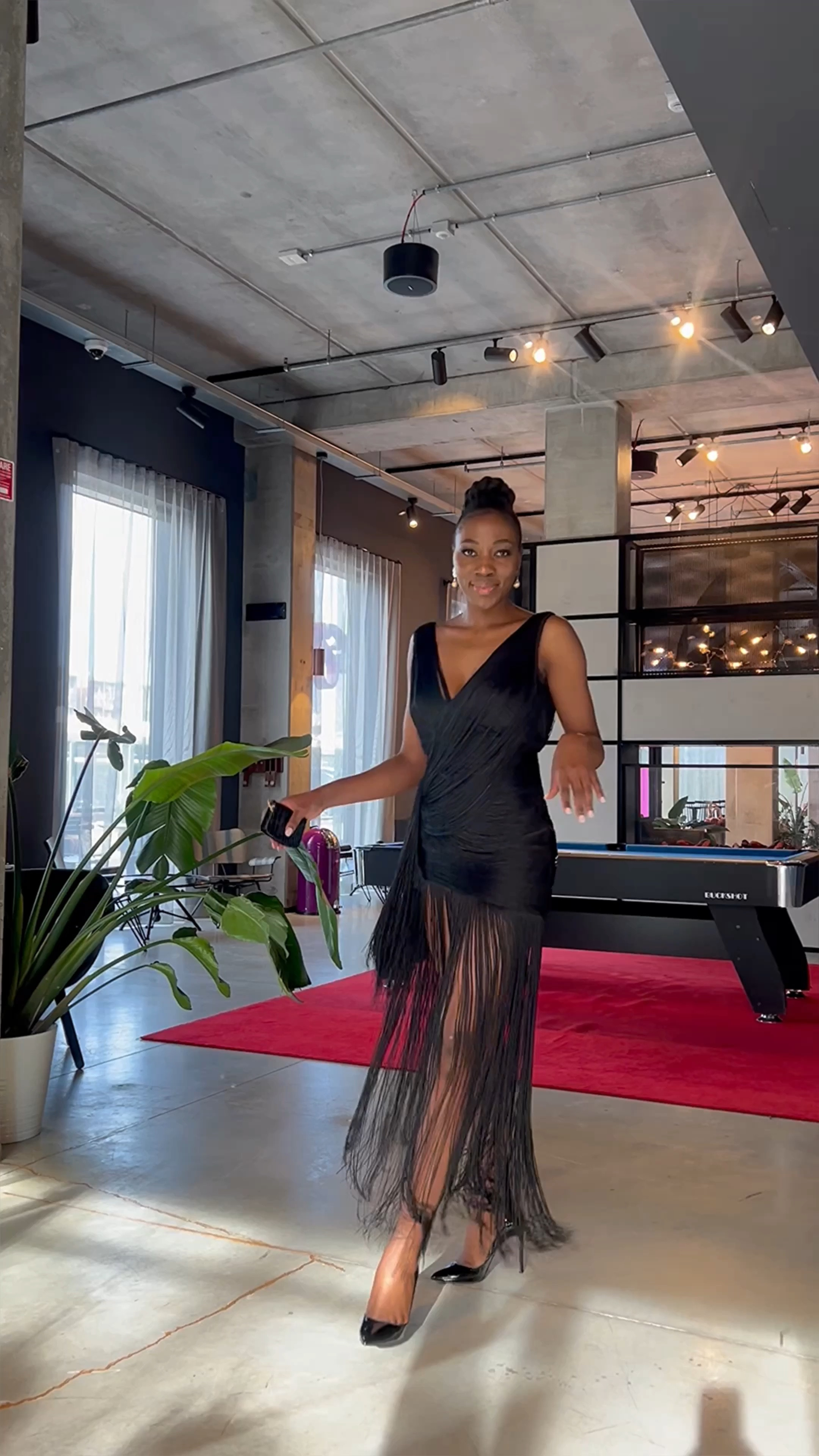 This fan black dress has all your holiday parties covered🖤 #LTKGIFT 

#LTKeurope #LTKGiftGuide #LTKHoliday