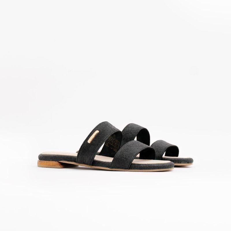 Capri Sandals In Charcoal Black | Wolf and Badger (Global excl. US)