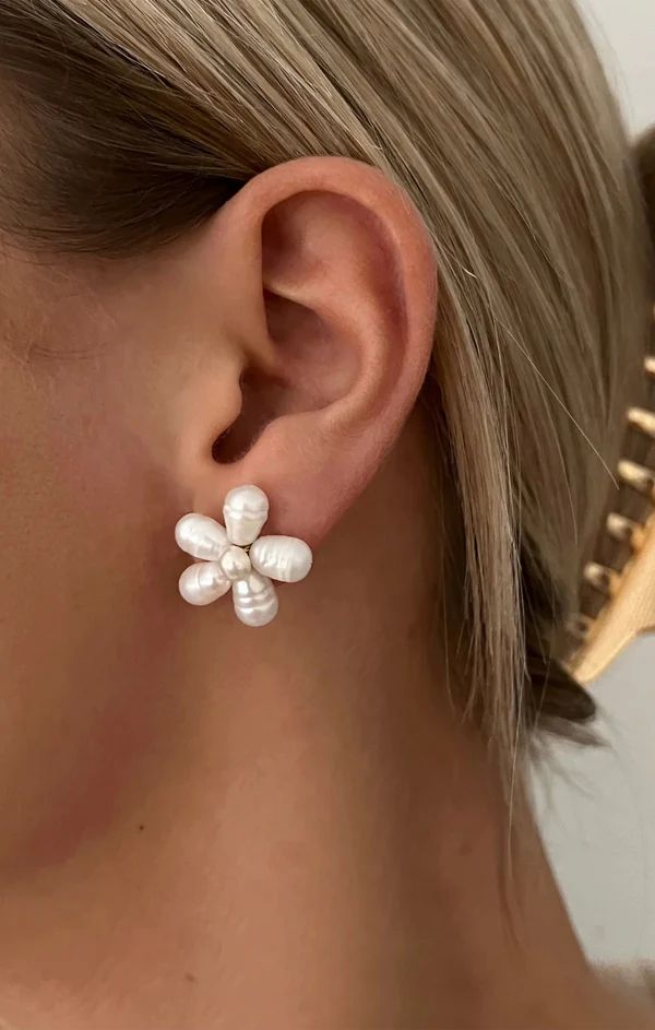 ALV Jewels Pearl Flower Stud Earrings | Show Me Your Mumu