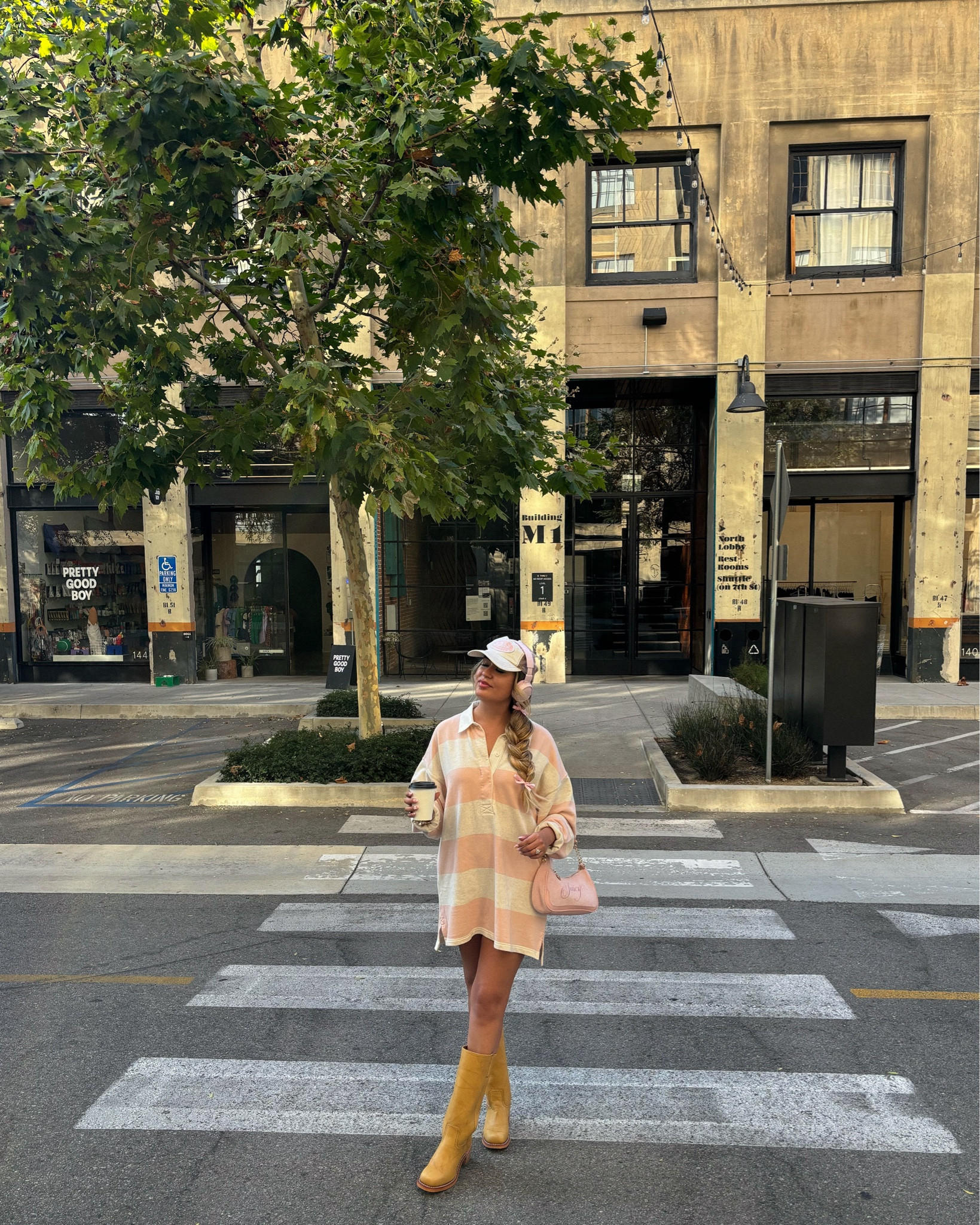 Feels a breeze 🍂🎀 #fall 

This sweatshirt is legit everything and is 40% off making it only $35.97! For reference I am wearing a size Large for it to fit as a dress. 


#fallfashion #fallstyling #InMyFRYE #AerieREAL 

#LTKFallSale #LTKSaleAlert #LTKSeasonal