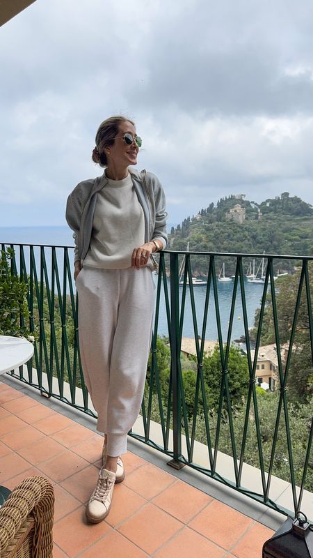 Comfortable and stylish travel outfit! Perfect for long hour flights or drives. Everything runs true to size, I am wearing a size small.



#LTKOver40 #LTKStyleTip #LTKTravel