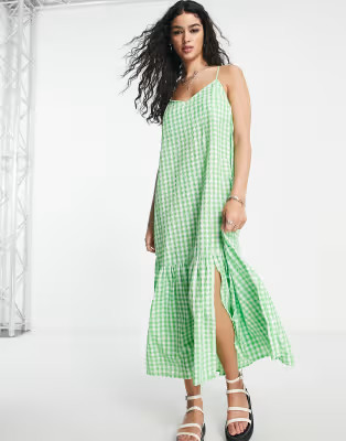 ASOS DESIGN – Gestuftes Midi-Trägerkleid mit Vichy-Karos in Grün | ASOS (Global)