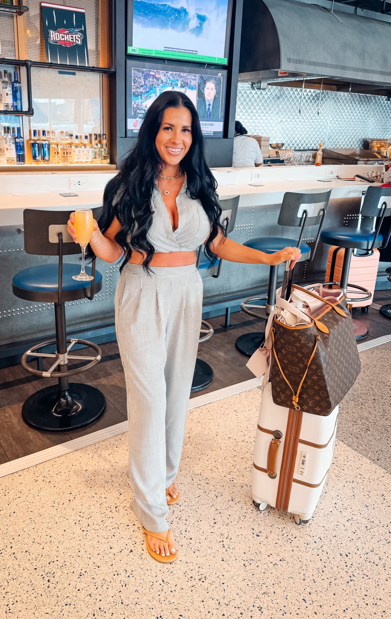 Vici, set, travel look 

#LTKTravel #LTKootd #LTKgrwm