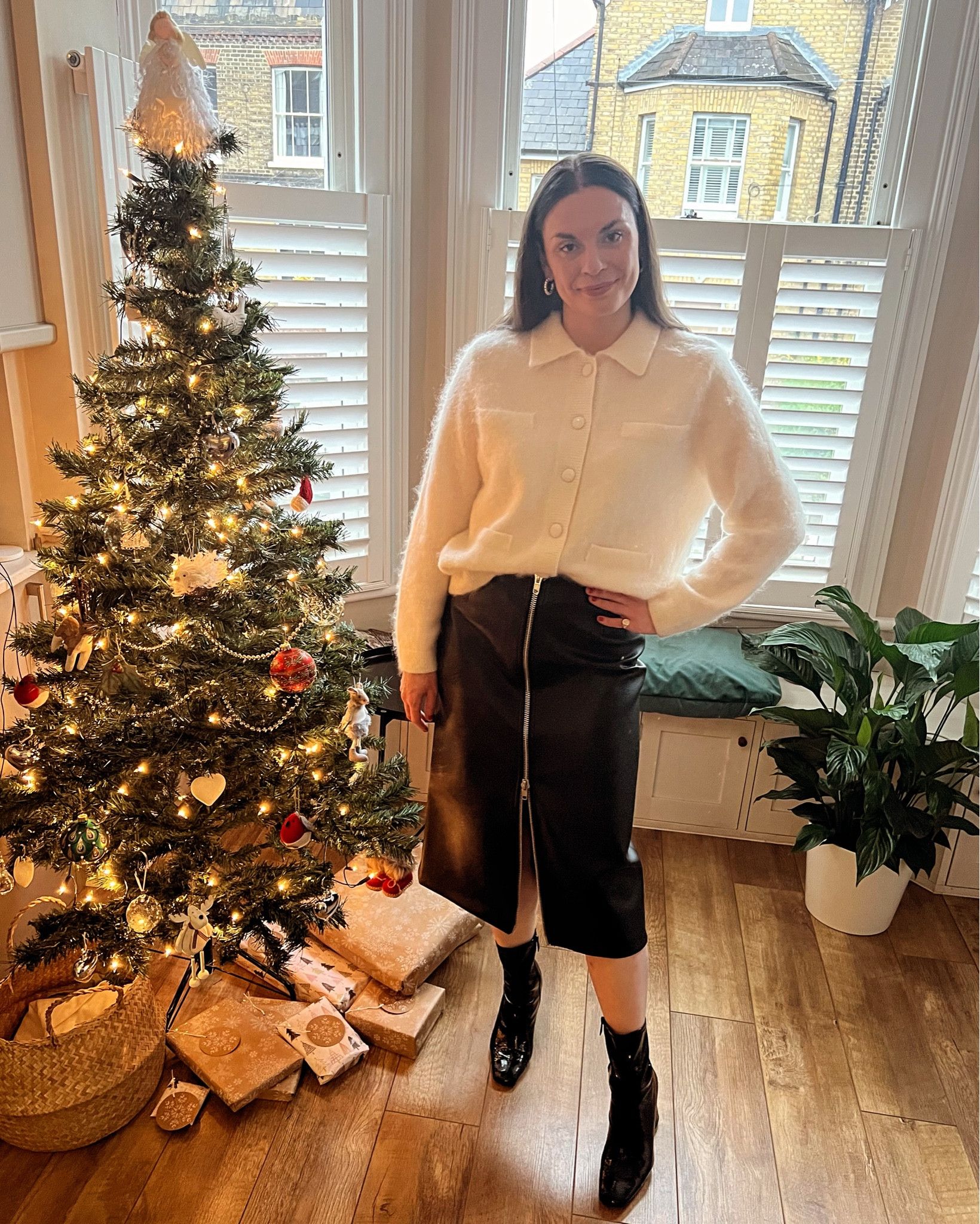 A Christmas Day outfit idea ✨ I love a smart-casual combination and this look delivers just that 💖🥂

Shop the look using the link in my bio or you can use the link in my story highlights 🛍️

Don’t forget there is still time to buy your digital gift of style voucher in time for the big day! 🎁 DM me to book or email 💌 hello@weizstyles.com 

#personalstylist #thegiftofstyle #christmasoutfit #christmasstyle #christmasoutfitideas #christmasfashion #christmasdayoutfit #colouranalysisworks #colouranalyst #waystowear #howtostyle #cosyknits #cosyknit #pencilskirt #casualchicstyle #smartcasual #ltkfashion #lorellasangels #patent #patentboots #highstreetfashion #londoncollegeofstyle #stylewithconfidence #letmehelpyou #femaleentrepreneur #newmum #styleconfidence #mumclub #personalstylistlondon #personalshoppers #cardigan #knit #knitwear #skirt #leather # 

#LTKSeasonal #LTKstyletip #LTKeurope