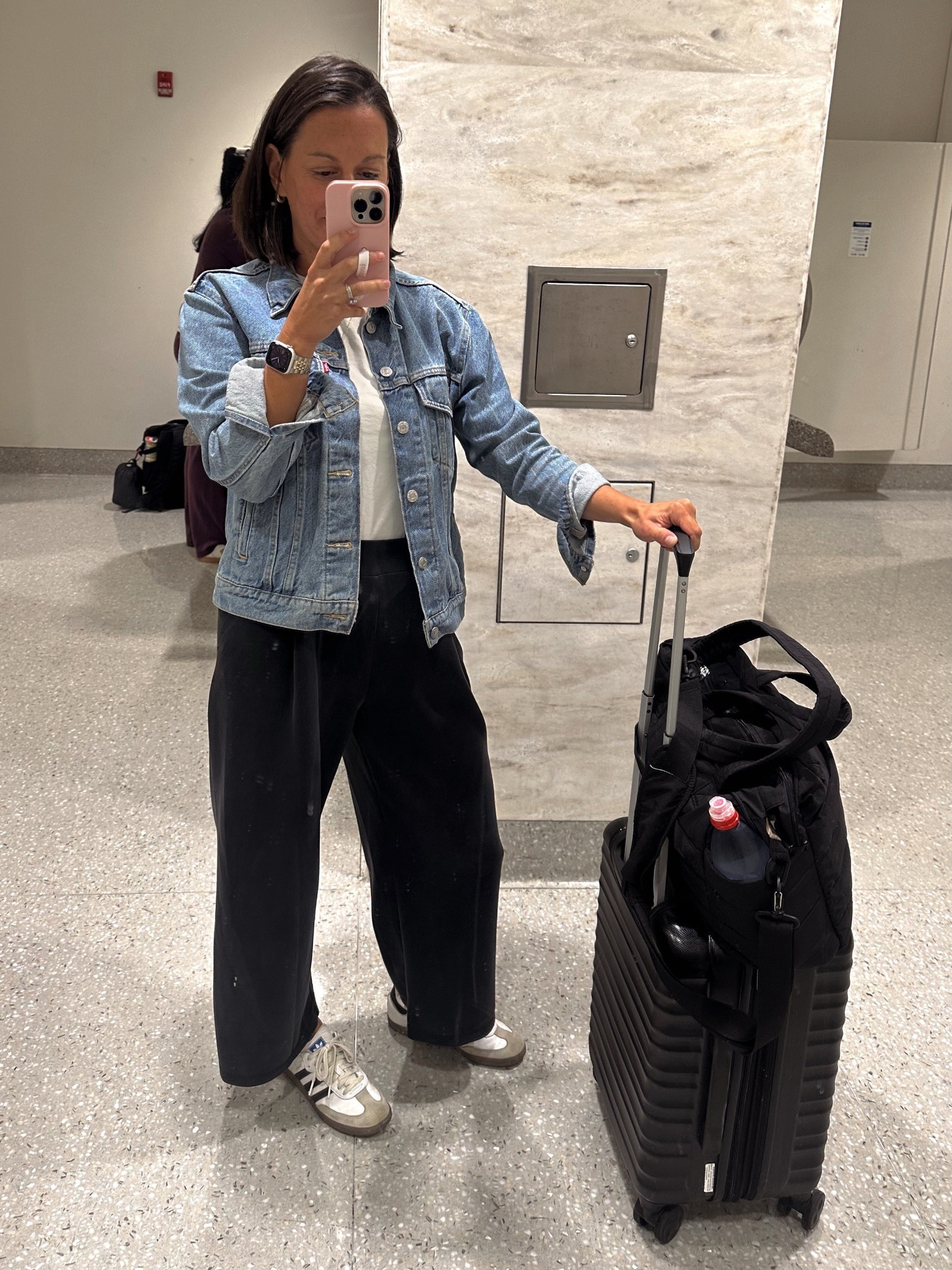 Airport outfit idea!

Cropped wide leg pants from Amazon, white tee and jean jacket!



#LTKFindsUnder50 #LTKOver40 #LTKActive