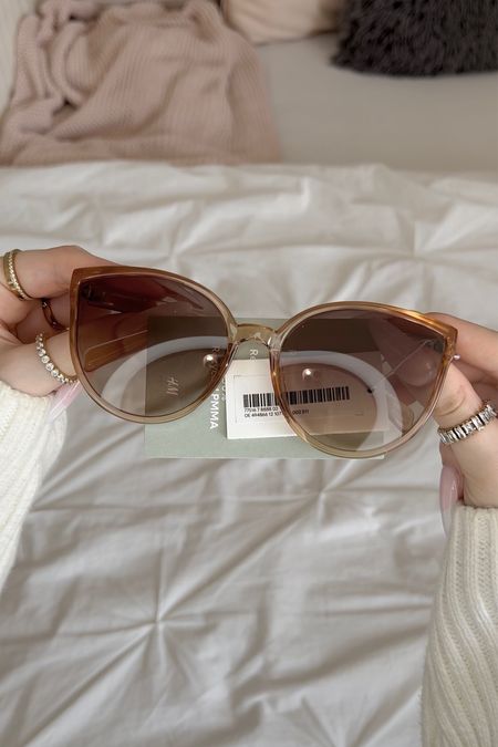 Sunglasses, glasses, H&M fashion, summer fashion, summer essentials, fashion, that girl essentials

#LTKFind #LTKstyletip #LTKfit