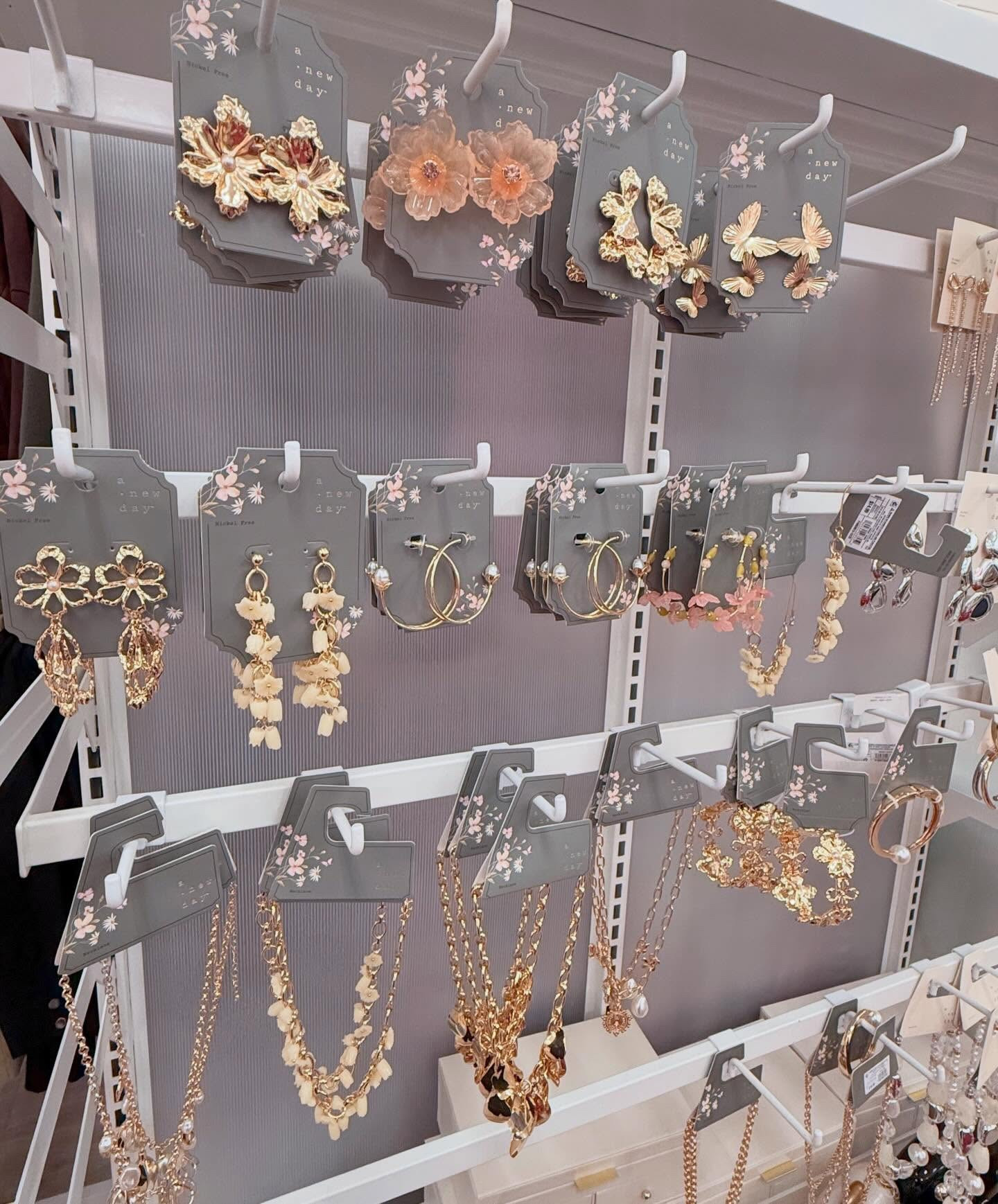 I can’t resist a good floral moment 🌸✨ and these jewelry pieces from A New Day at Target are just too pretty not to share with you!

I’m loving how they instantly dress up even the simplest outfits — think tees, dresses, denim… they add that soft, feminine touch without being over the top 💕 Plus they’re lightweight, affordable, and perfect for this time of year.



#TargetFinds #ANewDay #FloralAccessories #EverydayStyle #AffordableFashion

#LTKspring #LTKSpringSale #LTKSeasonal