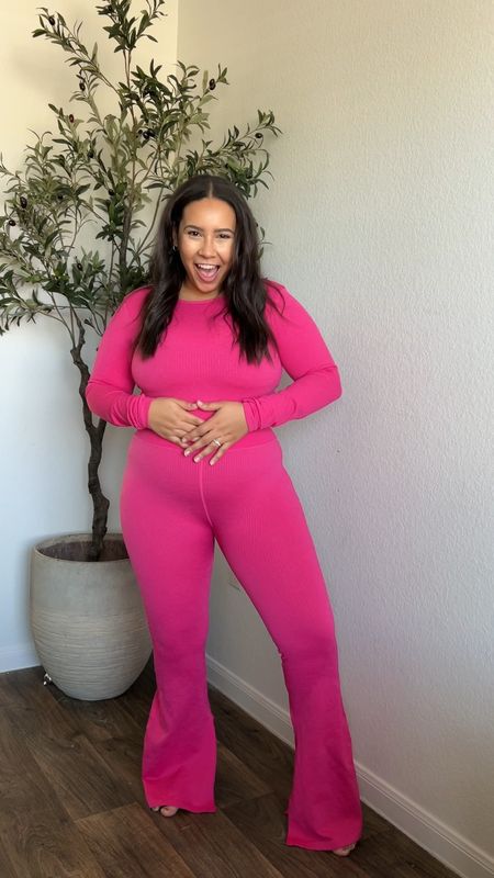 Perfect pink active set, lounge wear, Barbie pink set, pink outfit, midsize set

#LTKVideo #LTKmidsize #LTKfitness