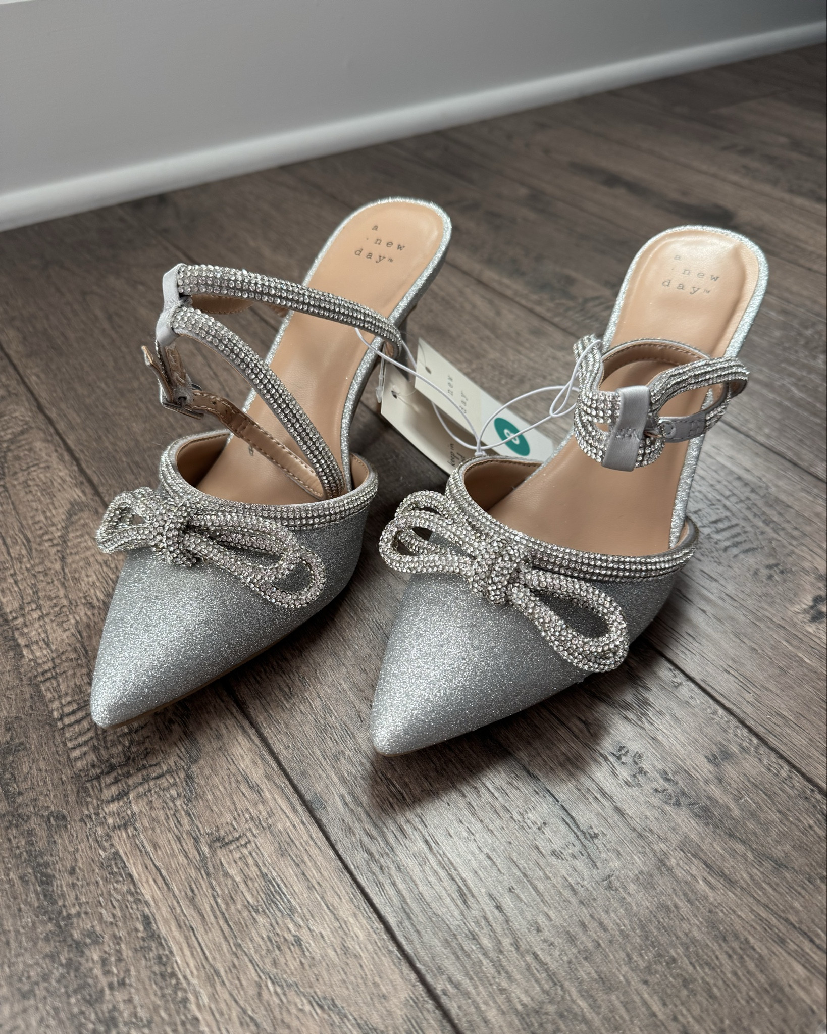 The perfect holiday shoes 😍 How stunning are these bow heels? And they’re under $50! 

#LTKHoliday #LTKFindsUnder50 #LTKShoeCrush