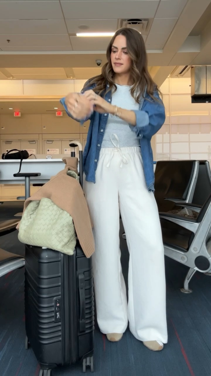 TRAVEL DAY OUTFIT ✈️✨
Size small in everything

#LTKootd #LTKTravel #LTKvlog