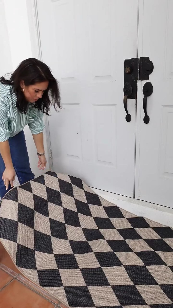 a little porch refresh for spring 🌸 I love how this checkered rug turned out 

links in my ltk and amz sf

#frontporch #frontporchdecor #springdecor #springdecorating